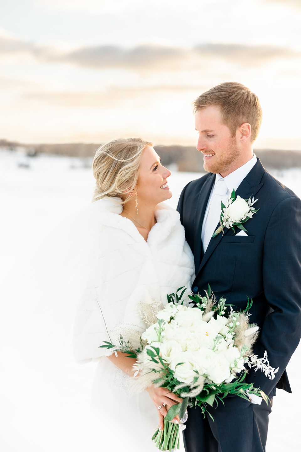 Minneapolis Wedding Photographer Lindsey White Photography classic wedding,modern wedding