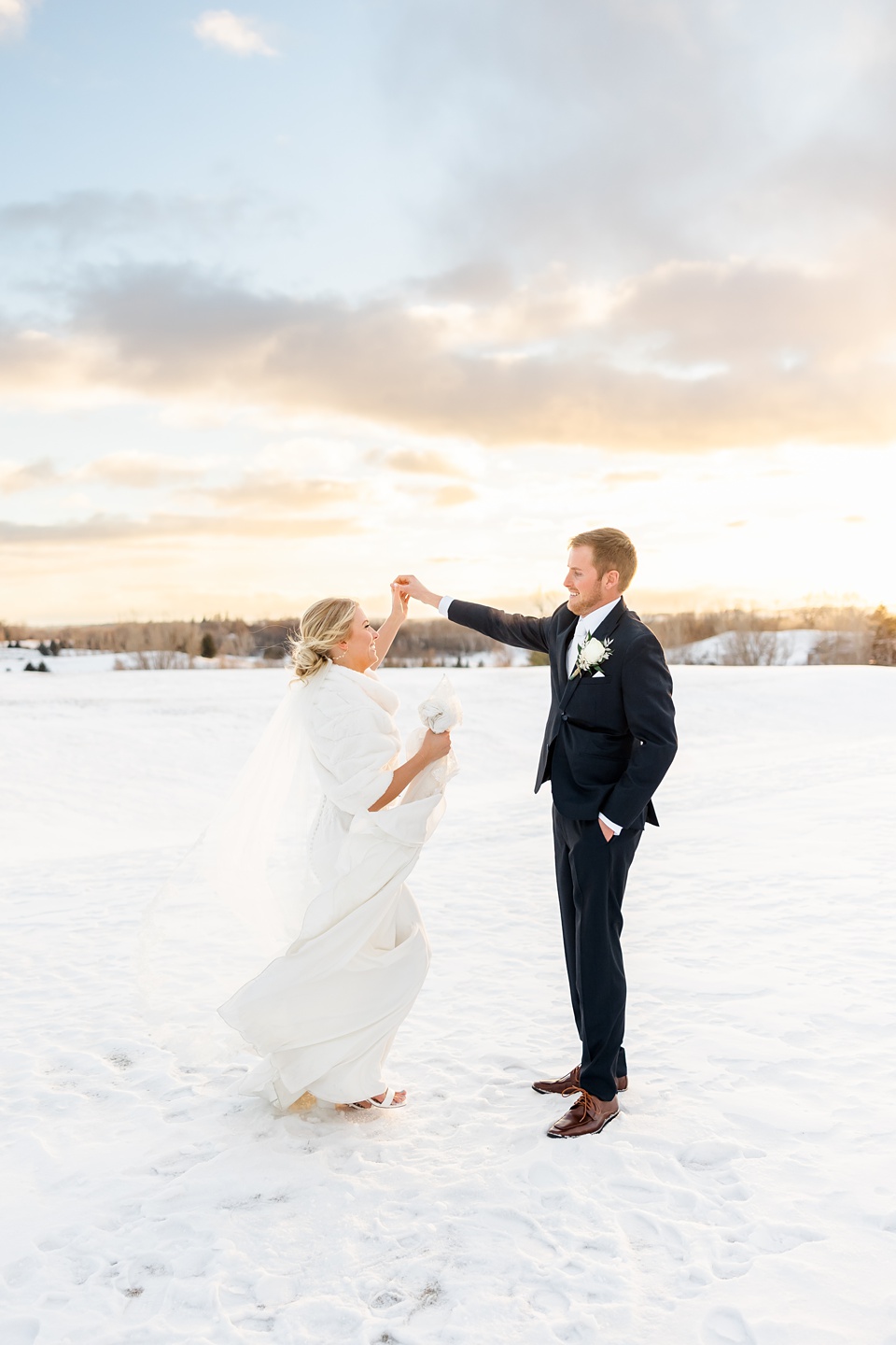 Minneapolis Wedding Photographer Lindsey White Photography modern wedding,woodhaven cannon falls minnesota
