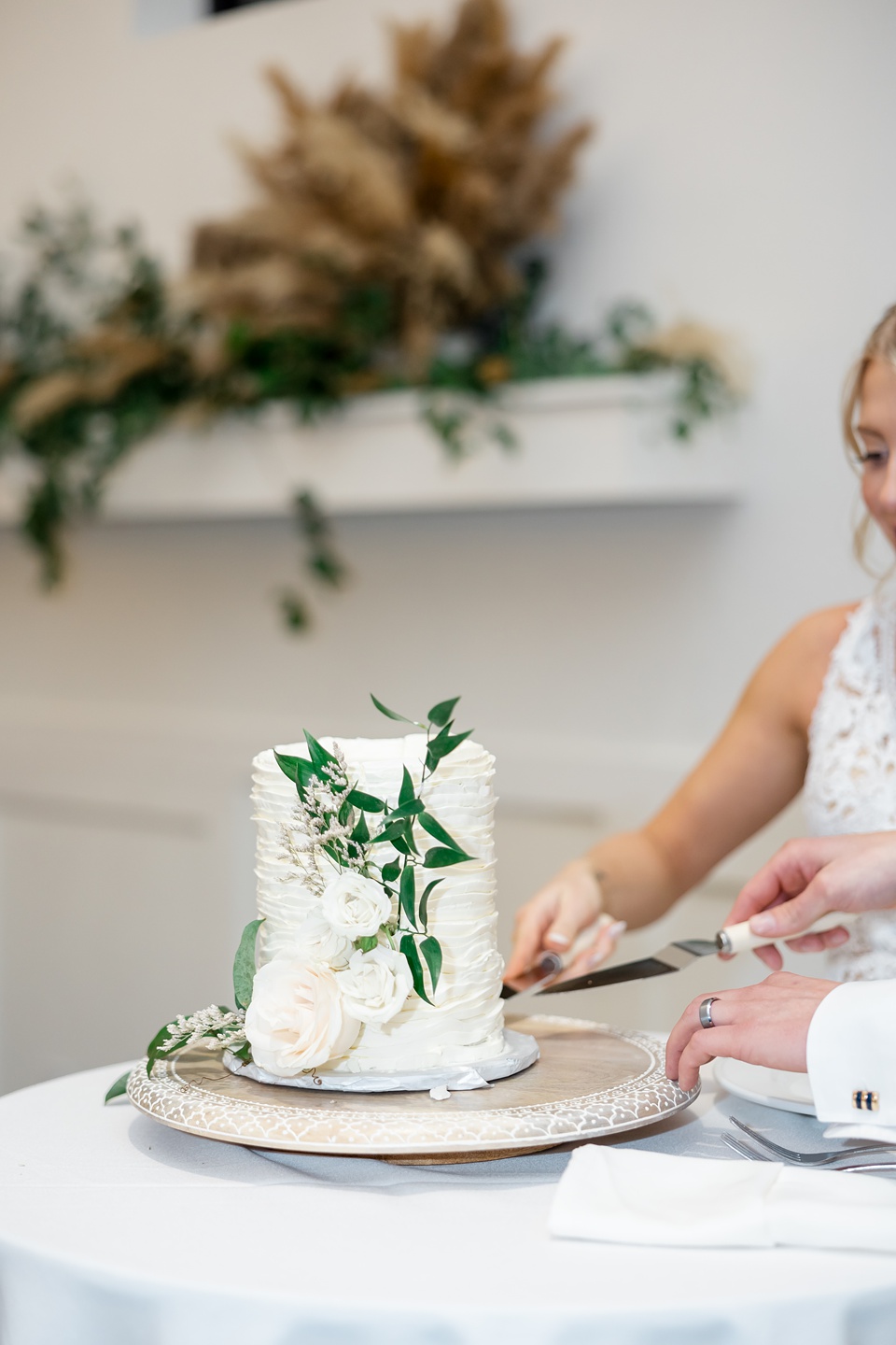 Minneapolis Wedding Photographer Lindsey White Photography modern wedding,minnesota engagement photographer