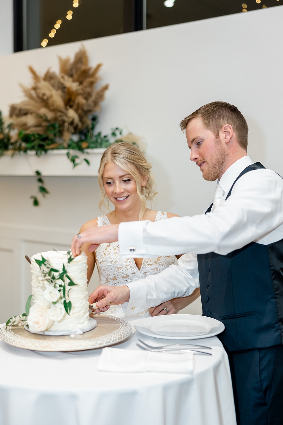 Minneapolis Wedding Photographer Lindsey White Photography minnesota winter wedding,modern wedding