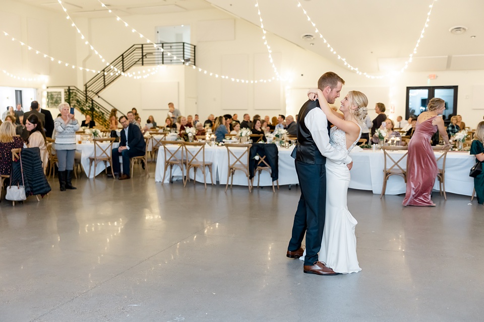 Minneapolis Wedding Photographer Lindsey White Photography lindsey white photography,timeless wedding