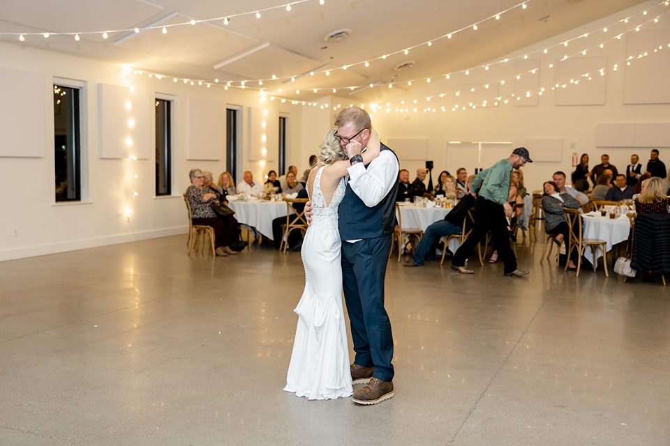 Minneapolis Wedding Photographer Lindsey White Photography minnesota winter wedding