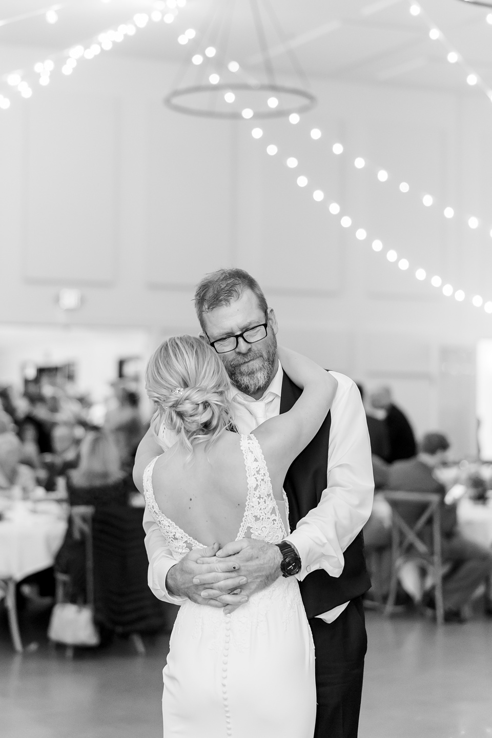 Minneapolis Wedding Photographer Lindsey White Photography minnesota engagement photographer,timeless wedding