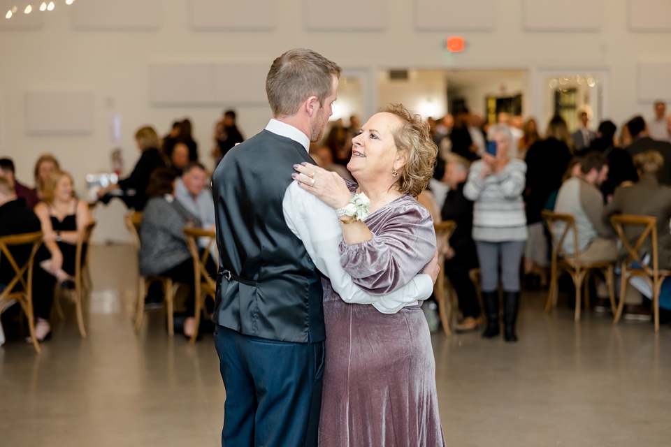 Minneapolis Wedding Photographer Lindsey White Photography minnesota winter wedding,minnesota wedding photographer