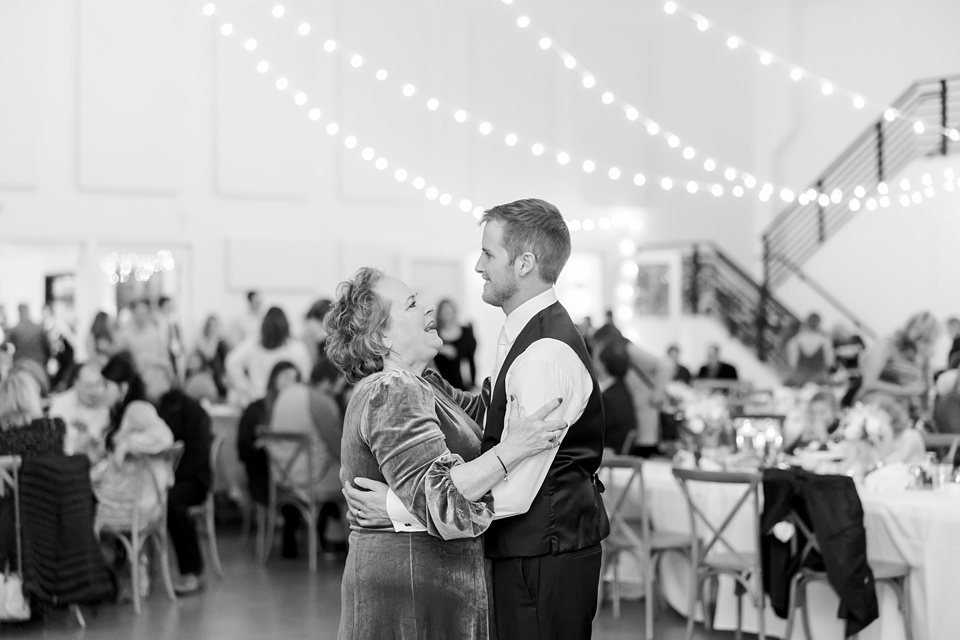 Minneapolis Wedding Photographer Lindsey White Photography lindsey white photography,timeless wedding