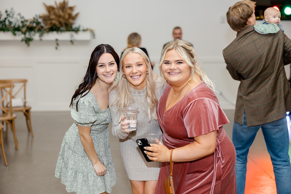 Minneapolis Wedding Photographer Lindsey White Photography classic wedding,minneapolis wedding photographer