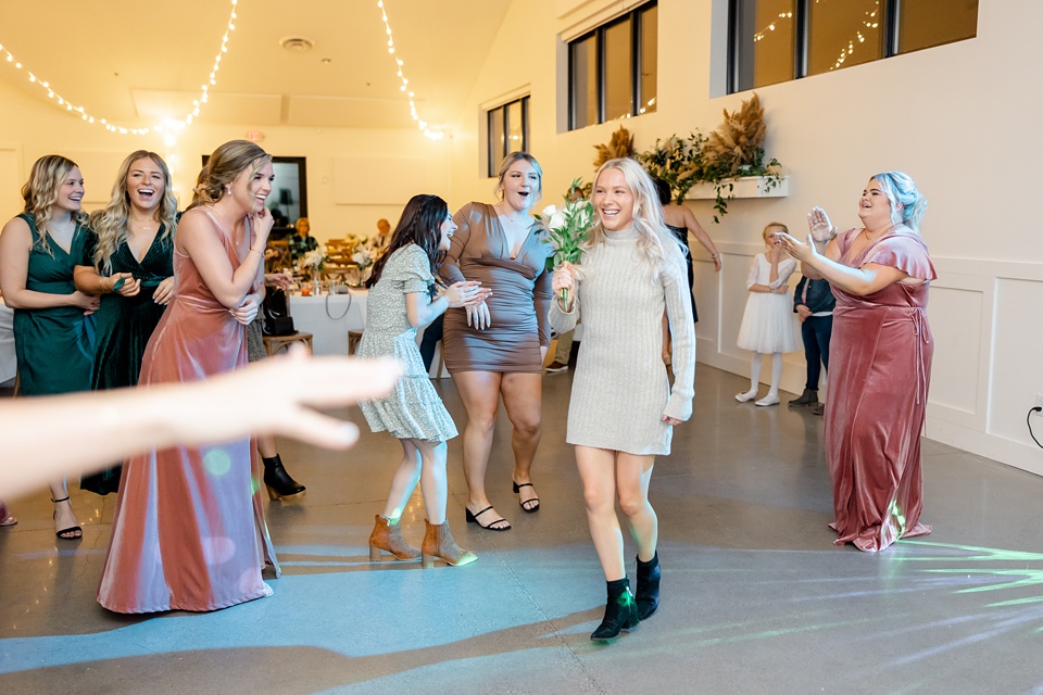 Minneapolis Wedding Photographer Lindsey White Photography classic wedding,minnesota wedding photographer