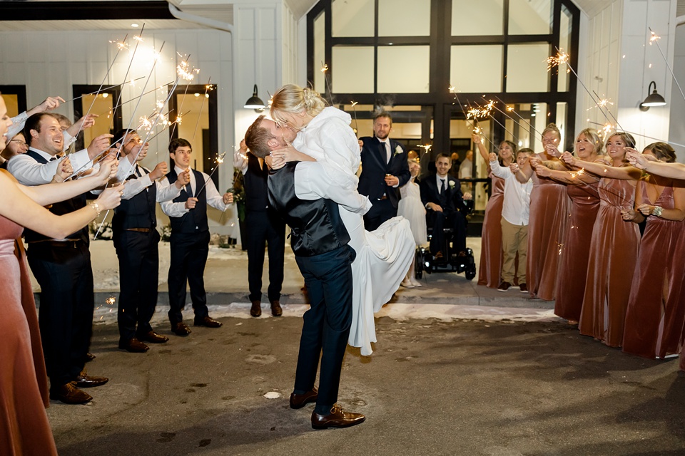 Minneapolis Wedding Photographer Lindsey White Photography minnesota winter wedding,modern wedding