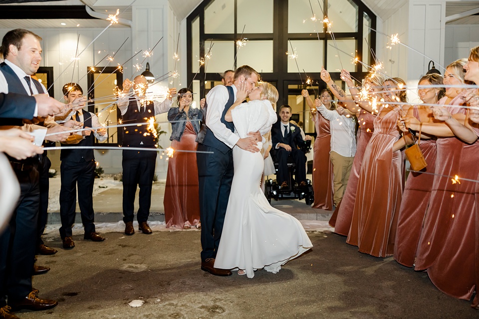 Minneapolis Wedding Photographer Lindsey White Photography timeless wedding,classic wedding
