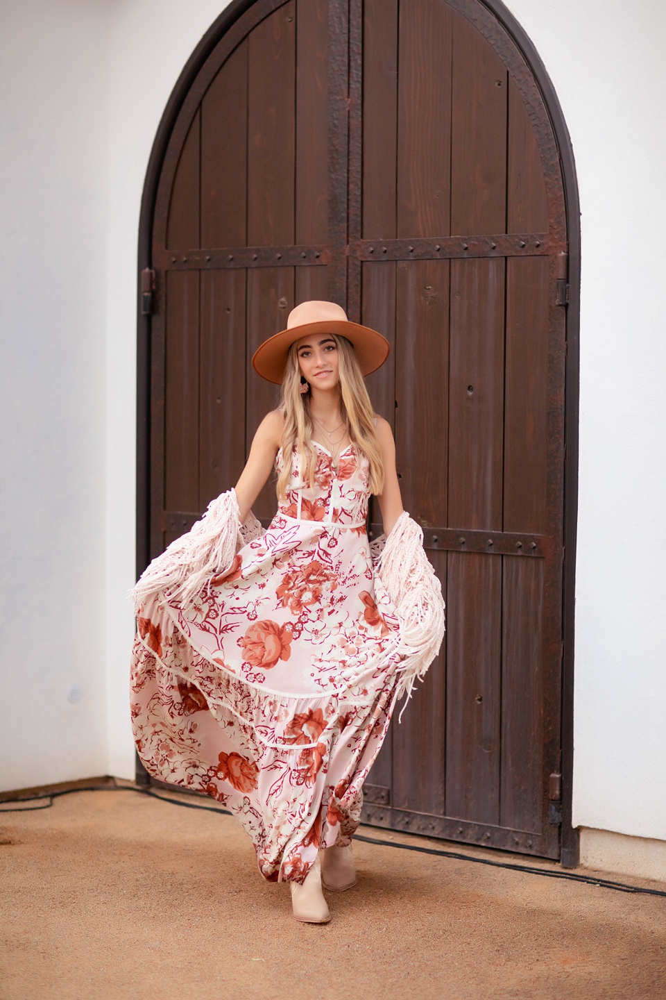 6 Outfits Seniors Girls Should Bring to Their Senior Session | angielane.com