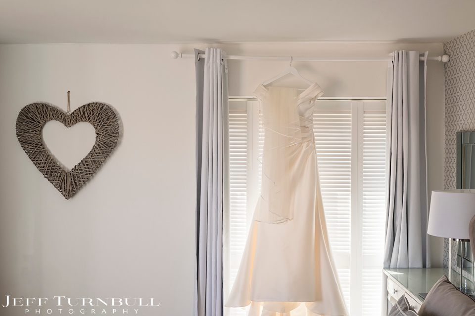 Essex Wedding Wedding Photographer,Summer Wedding,Bridal Cottage at Villiers Barn