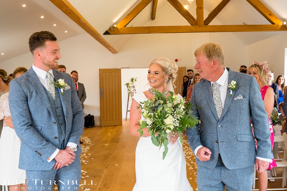 Villietrs Barn Recomended Wedding Photographer