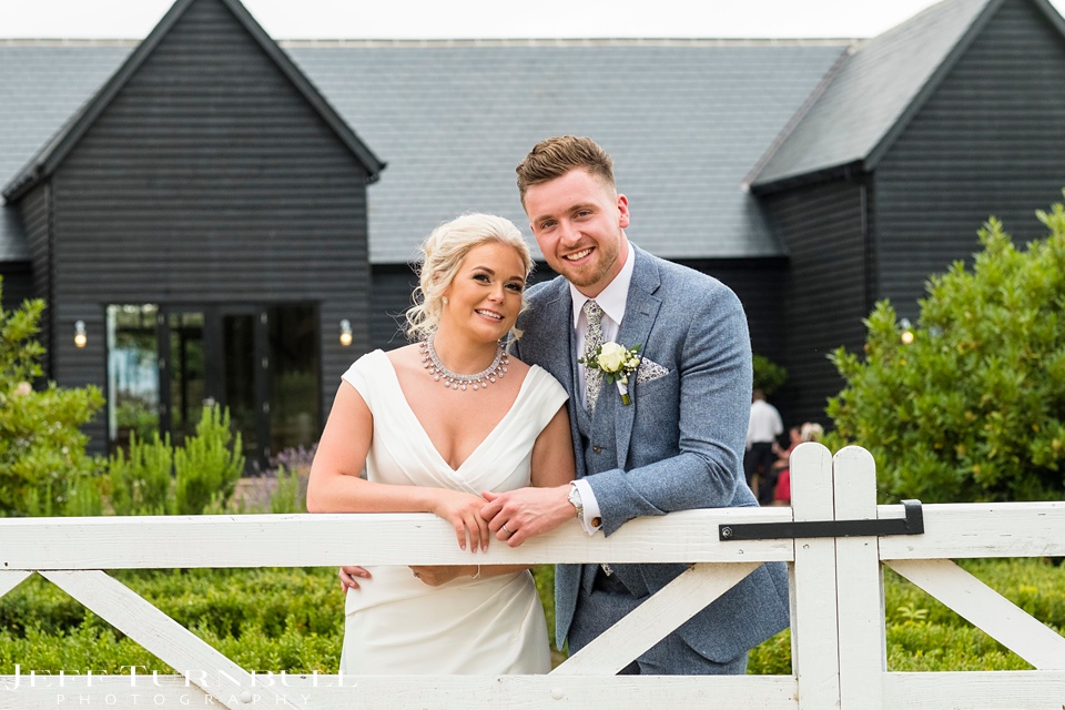 Villietrs Barn Recomended Wedding Photographer,Villiers Barn Wedding Venue,Bride and Groom Villiers Barn White Gate
