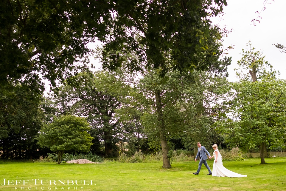 Villiers Barn Wedding Venue,Villiers Barn Wedding Photography,Bride and Groom Landscape Photo