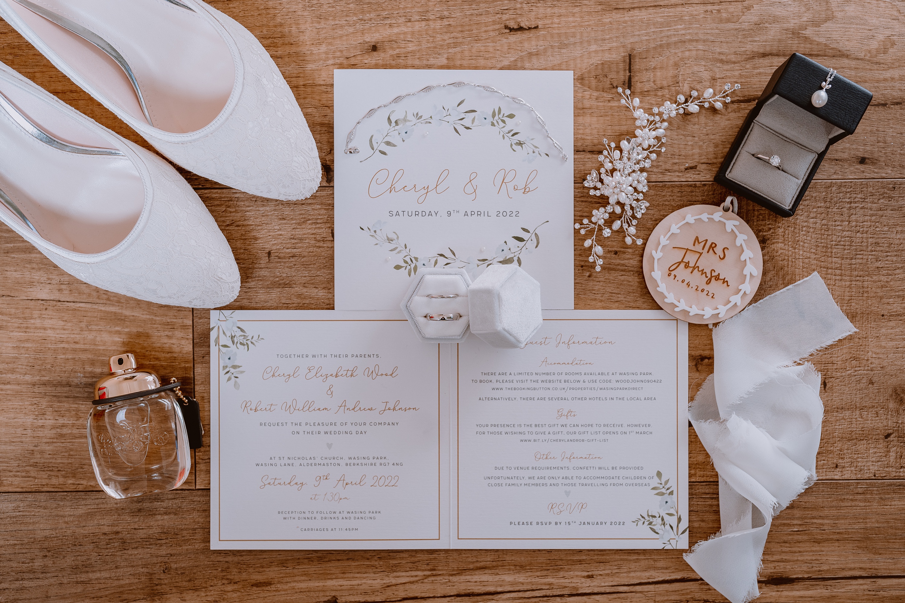 Wasing Park wedding Venue,Wasing Park Barn,Wasing PArk berkshire wedding,Berkshire wedding venue,Berkshire wedding photographer summer wedding inspiration,barn wedding venue
