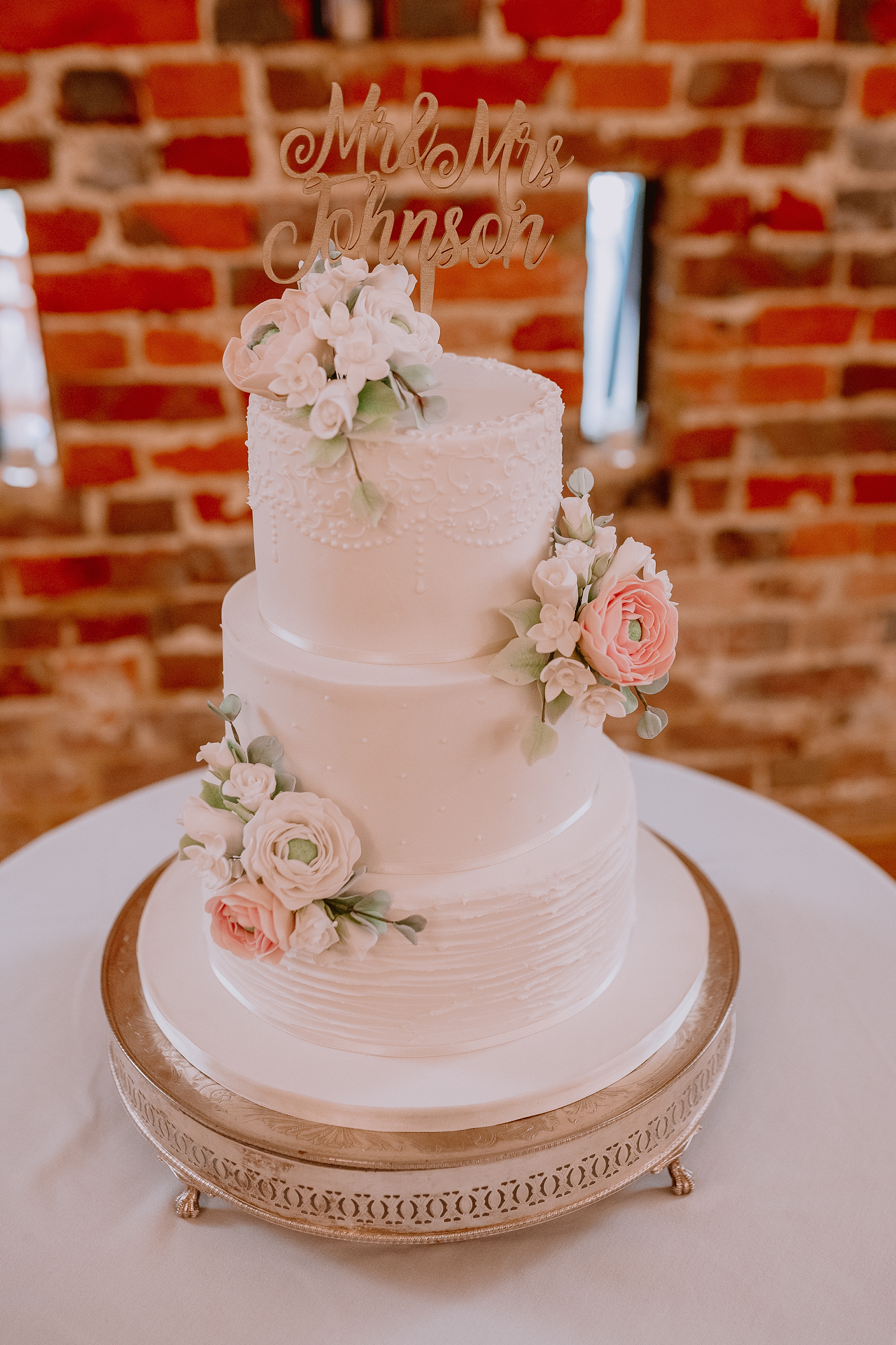 Wasing Park wedding Venue,Wasing Park Barn,Wasing PArk berkshire wedding,Berkshire wedding venue,Berkshire wedding photographer wedding photographerCreative wedding photographer,summer wedding inspiration