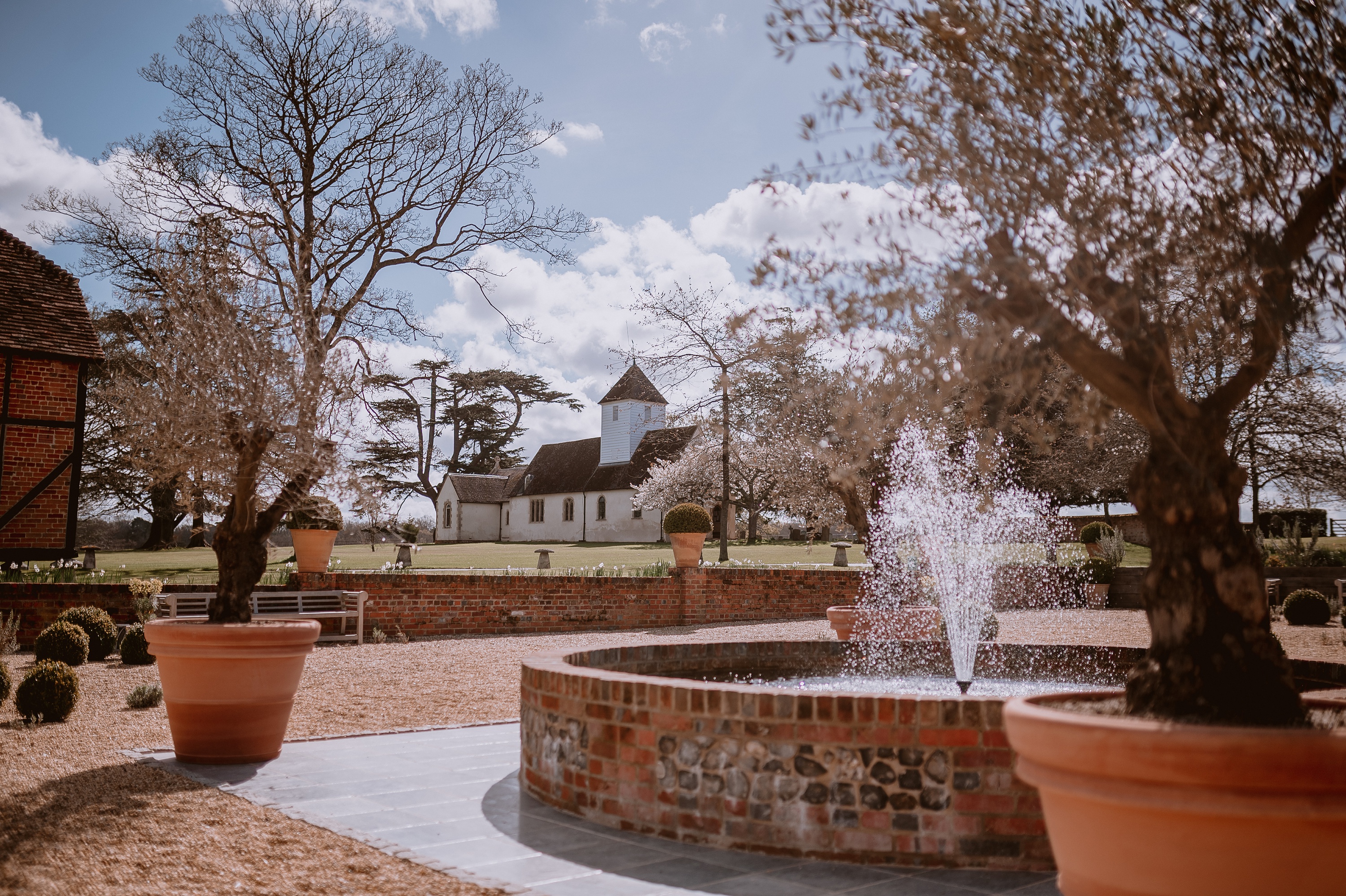 Wasing Park wedding Venue,Wasing Park Barn,Wasing PArk berkshire wedding,Berkshire wedding venue,Berkshire wedding photographer natural wedding photography