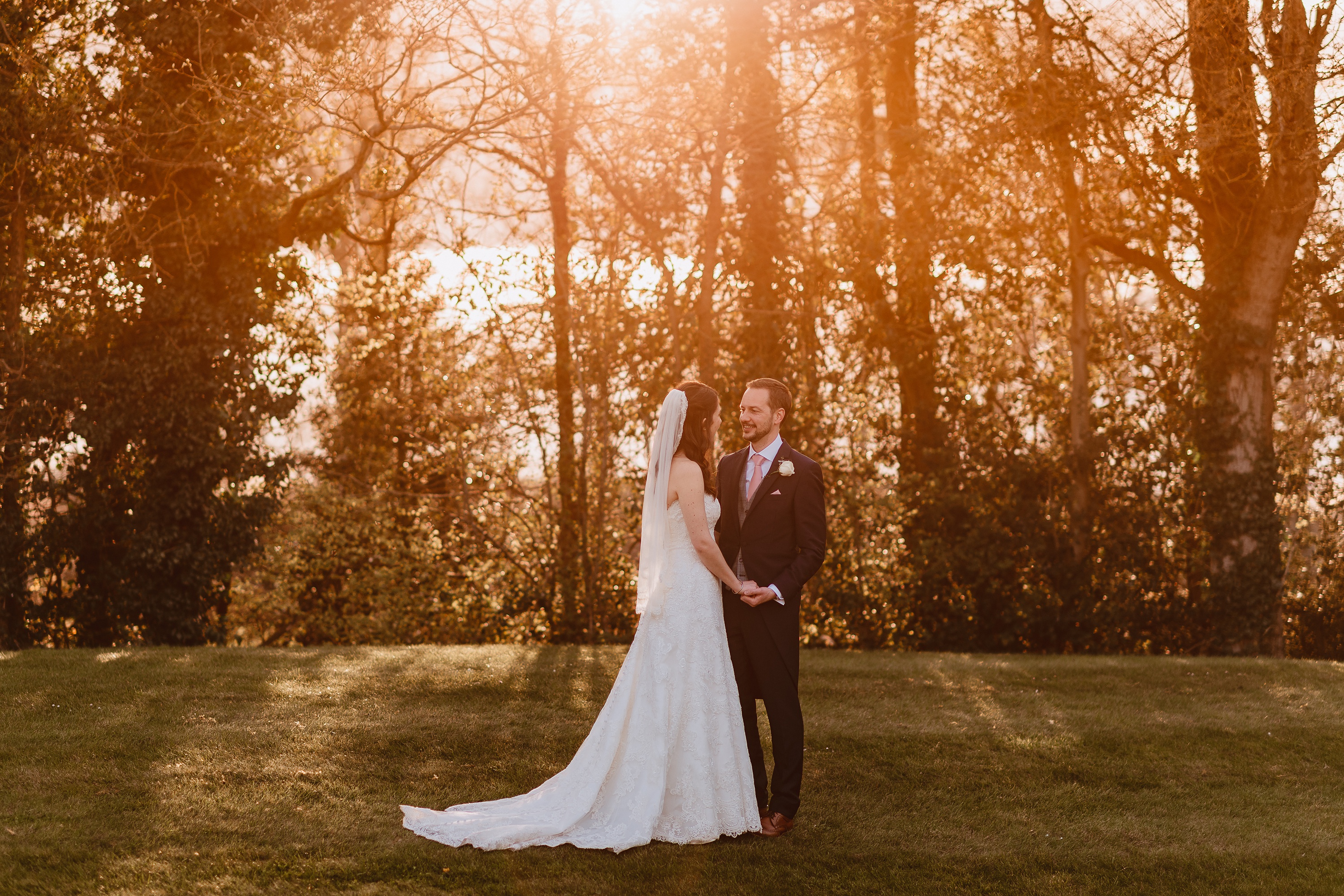 Wasing Park wedding Venue,Wasing Park Barn,Wasing PArk berkshire wedding,Berkshire wedding venue,Berkshire wedding photographer wedding photographerCreative wedding photographer,weddingphotography inspiration