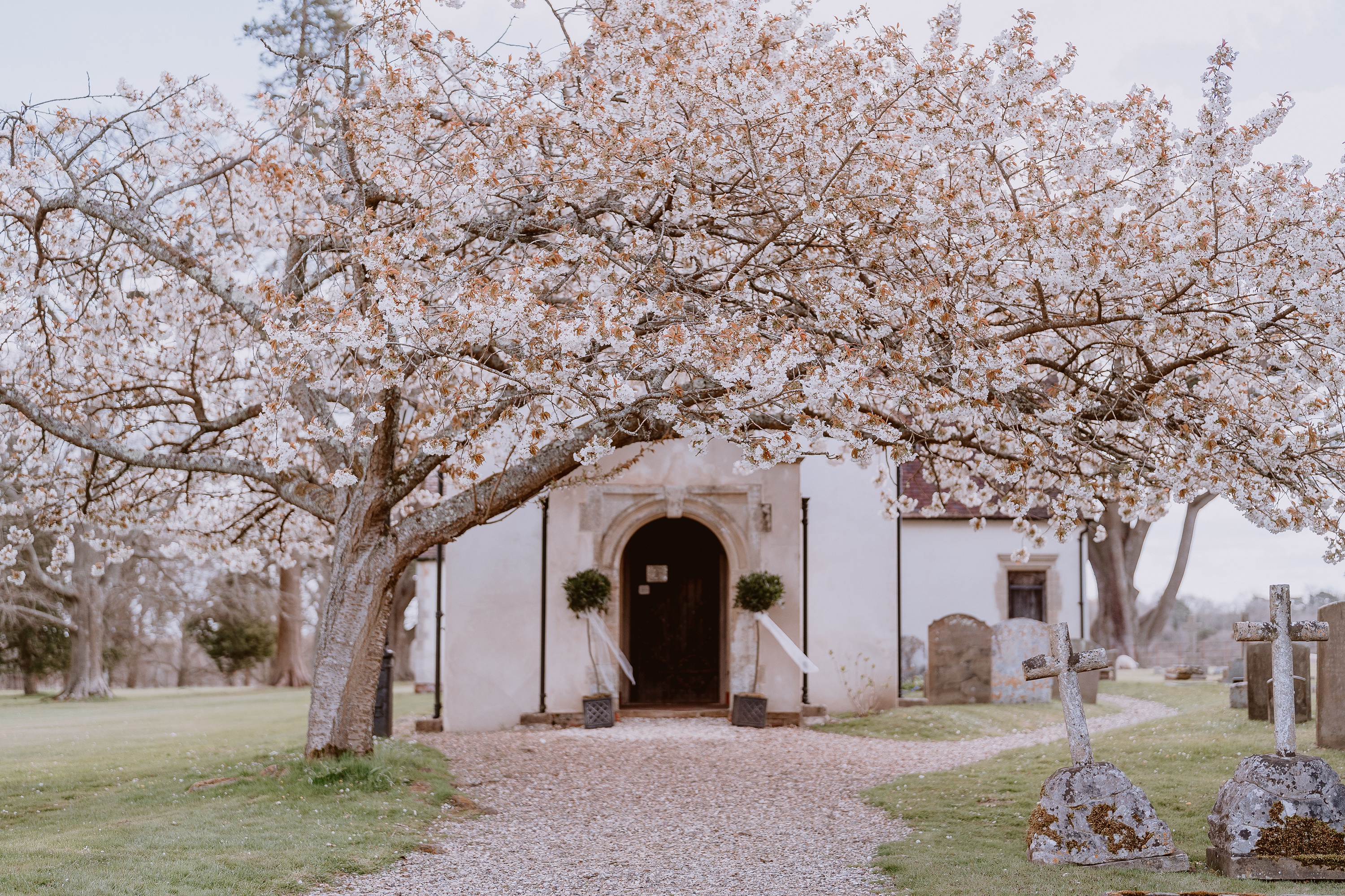 Wasing Park wedding Venue,Wasing Park Barn,Wasing PArk berkshire wedding,Berkshire wedding venue,Berkshire wedding photographer summer wedding inspiration,wasing park wedding