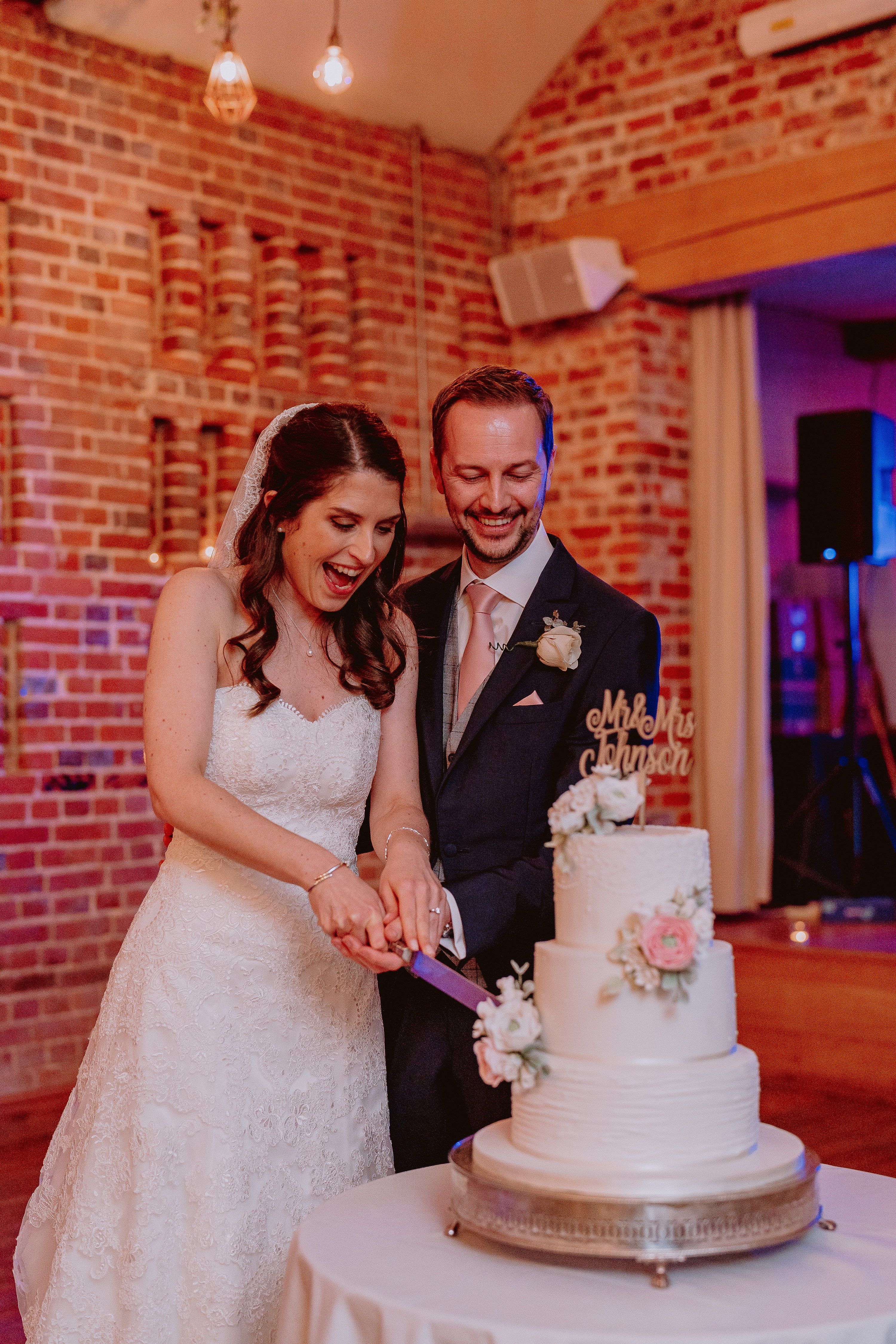 Wasing Park wedding Venue,Wasing Park Barn,Wasing PArk berkshire wedding,Berkshire wedding venue,Berkshire wedding photographer Rustic wedding,countrysde wedding
