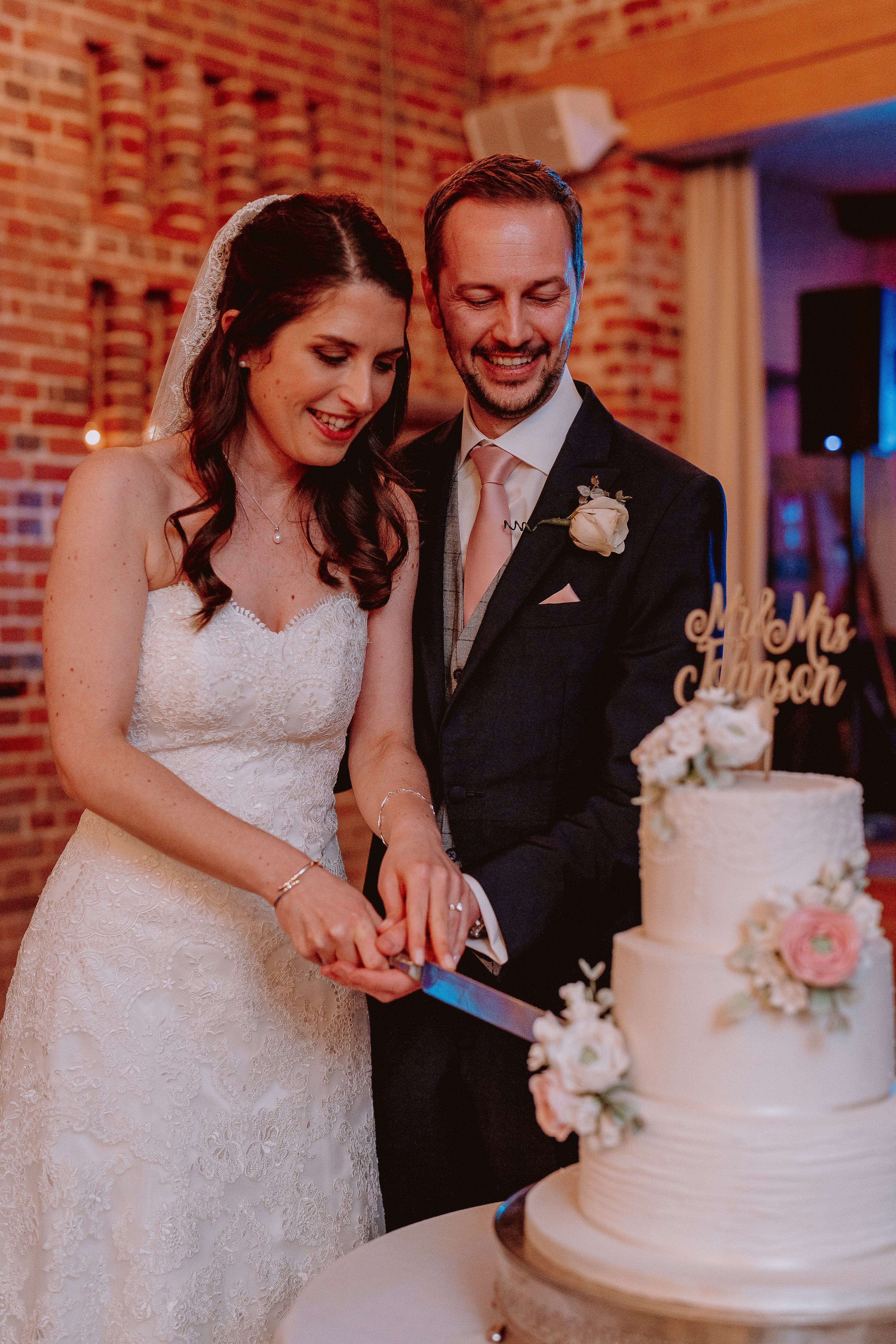 Wasing Park wedding Venue,Wasing Park Barn,Wasing PArk berkshire wedding,Berkshire wedding venue,Berkshire wedding photographer wasing park wedding Barn wedding venue inspiration,Rustic wedding