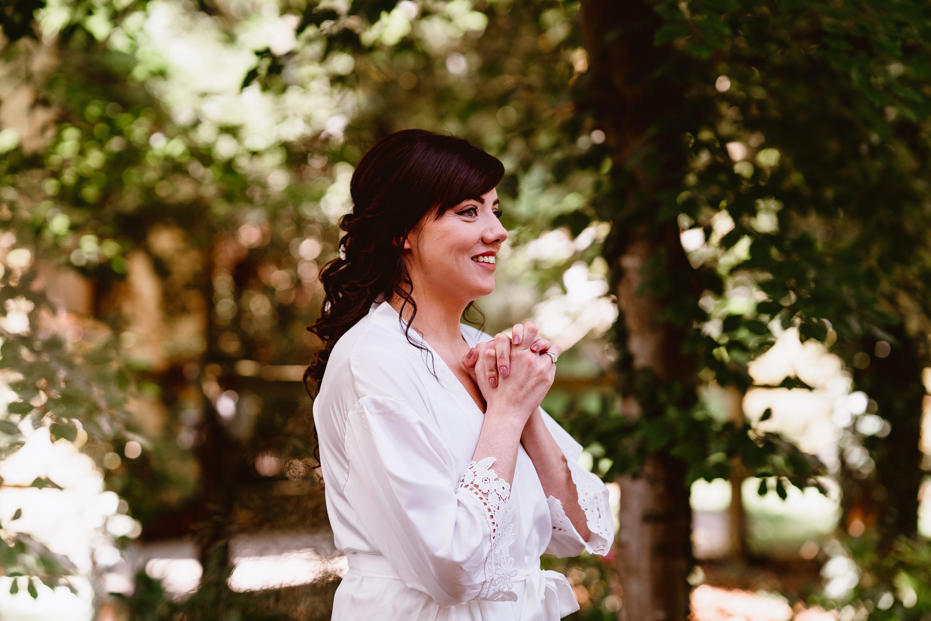 Woodlandwedding inspiration,brdie and groom wedding photography
