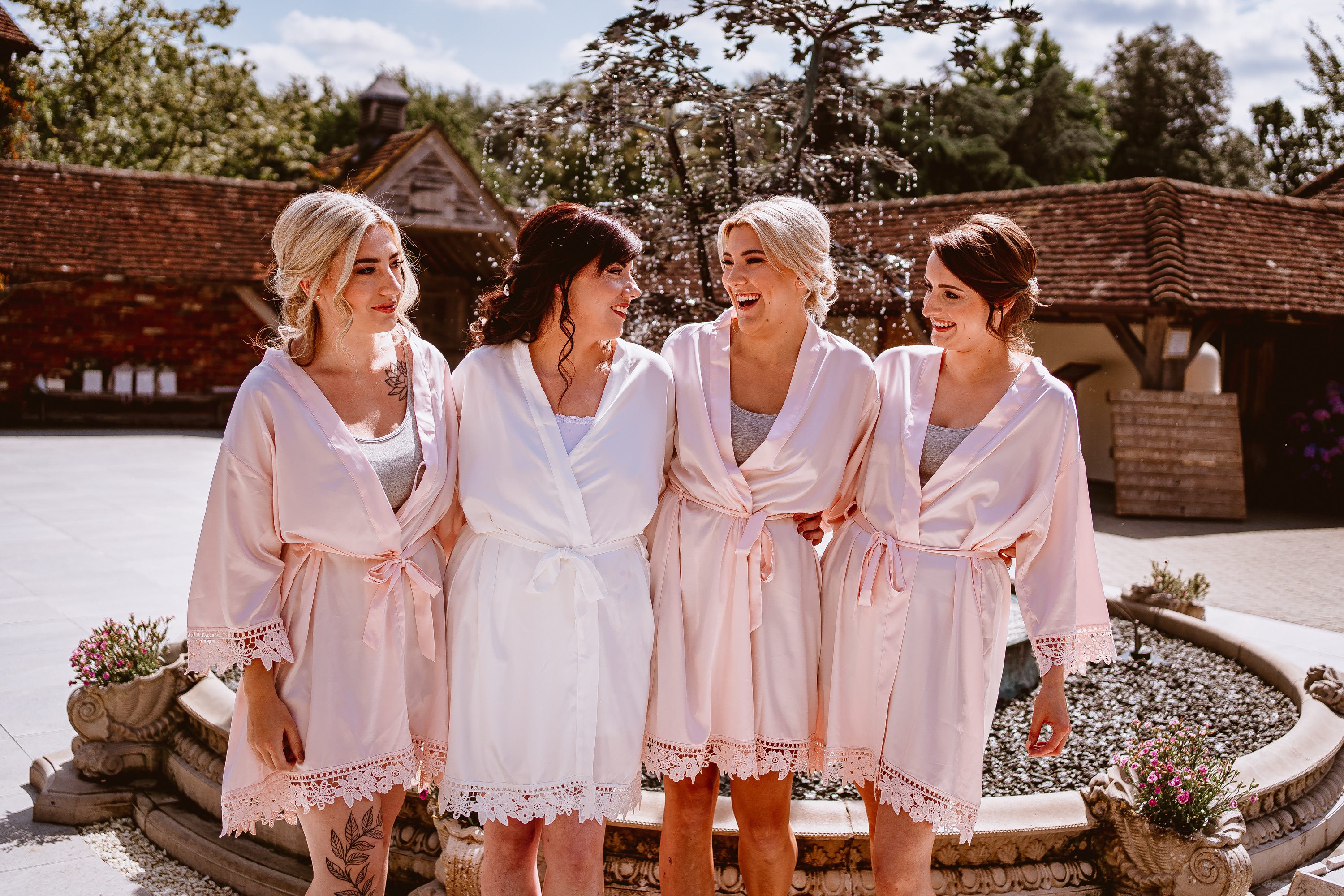 barn wedding venue,brdie and groom wedding photography