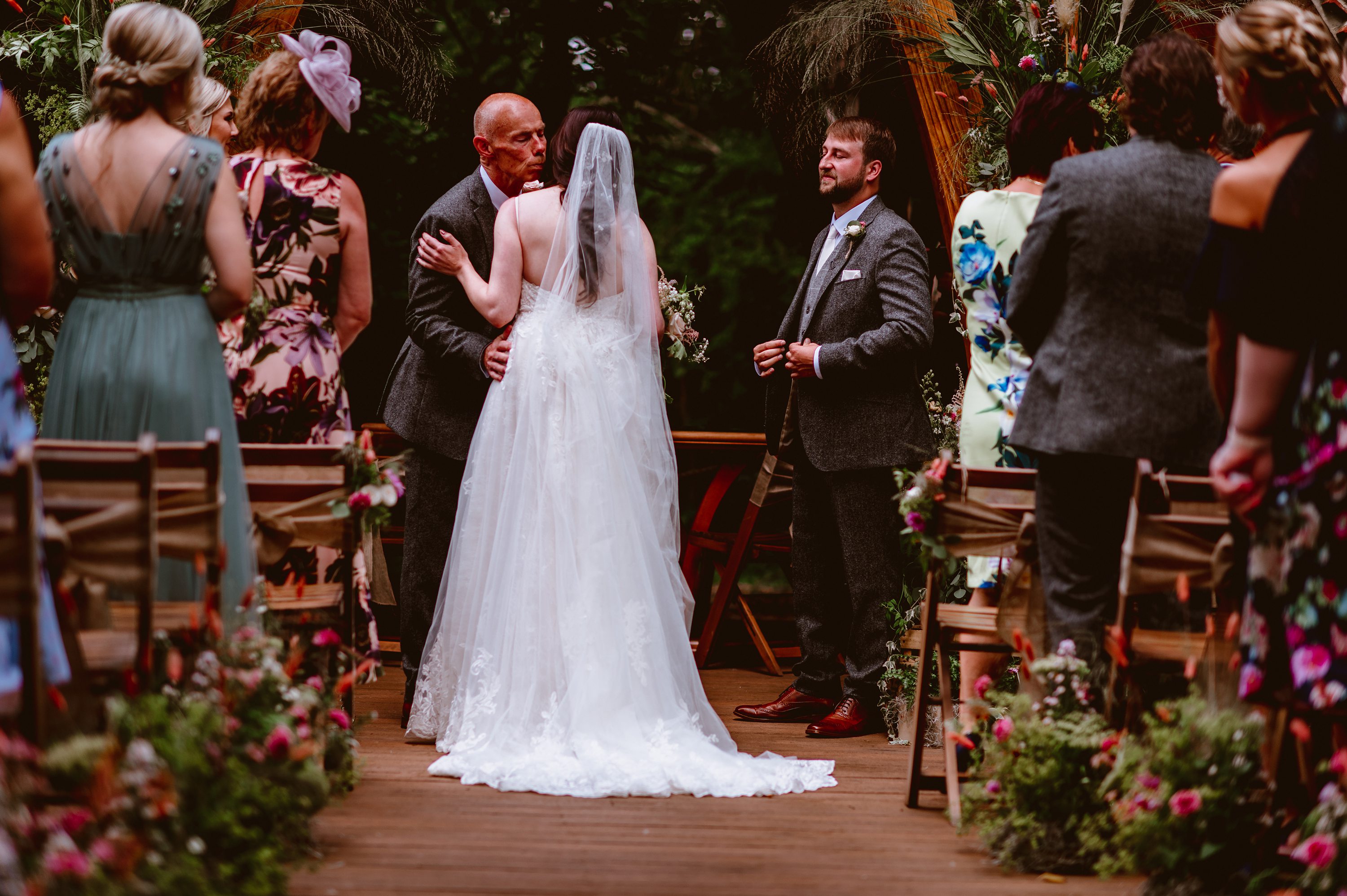 barn wedding venue,hampshire wedding photographer