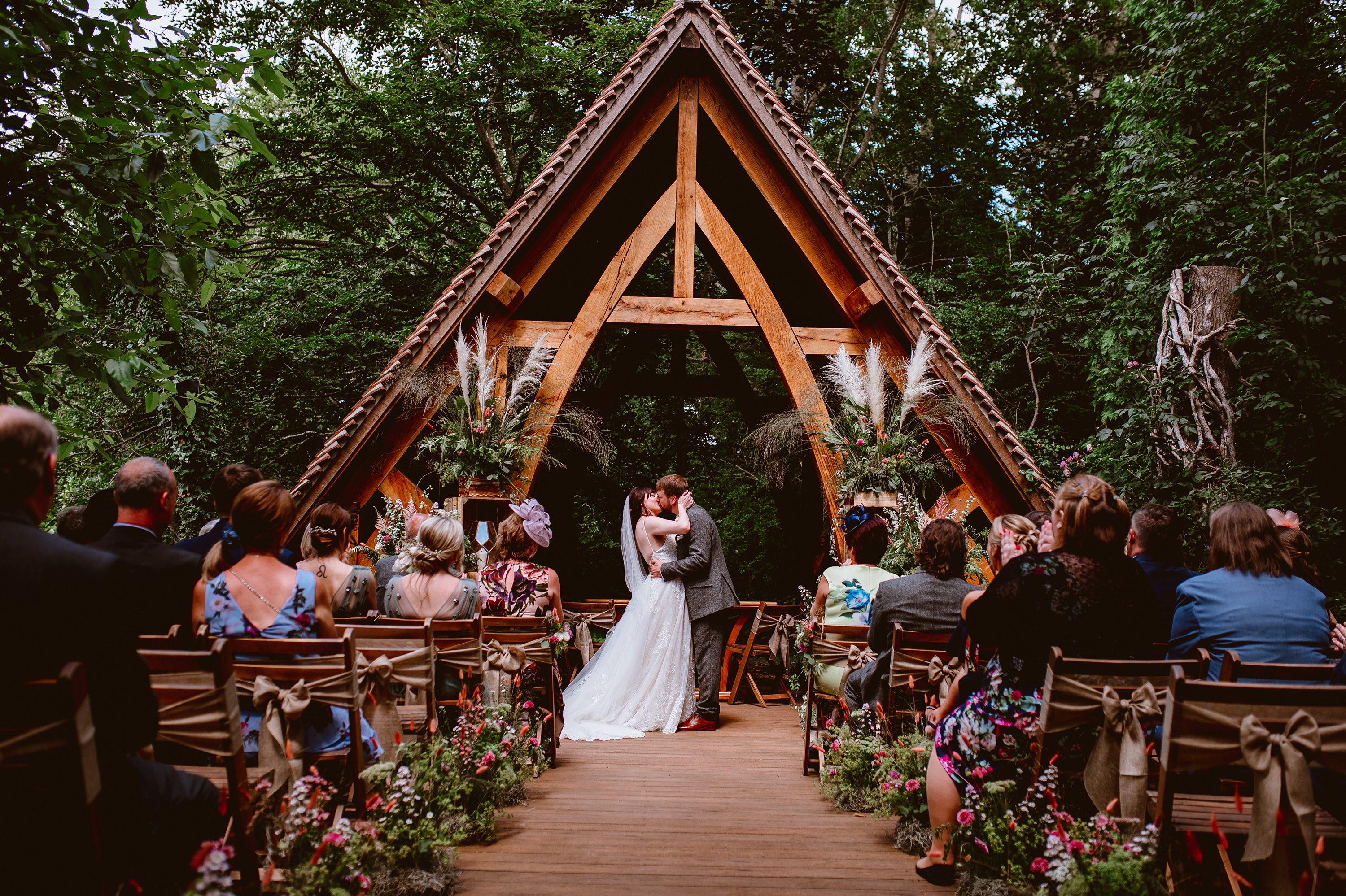 wedding flowers,Rivervale Barn wedding photographer