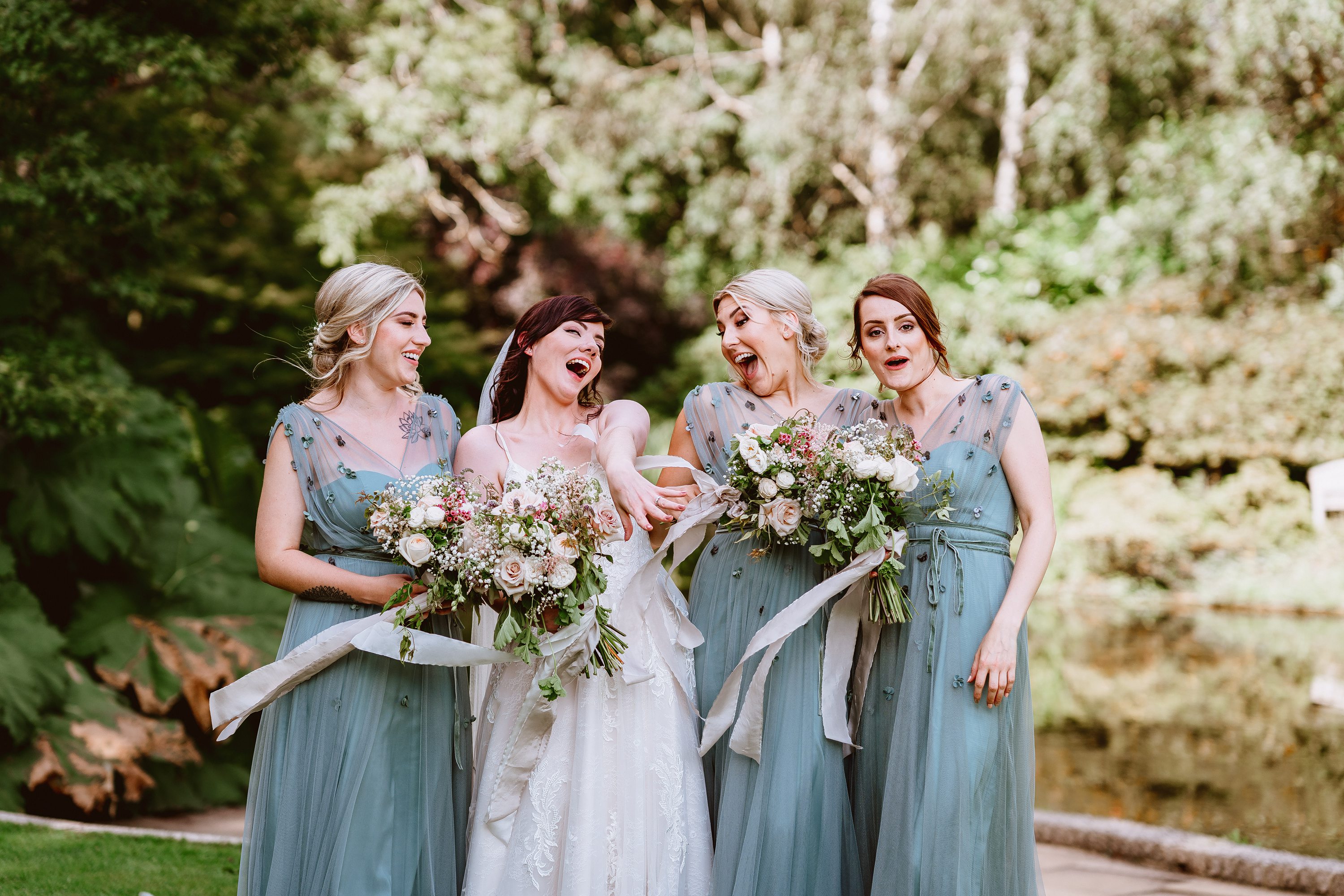 brdie and groom wedding photography,Barn wedding venue inspiration