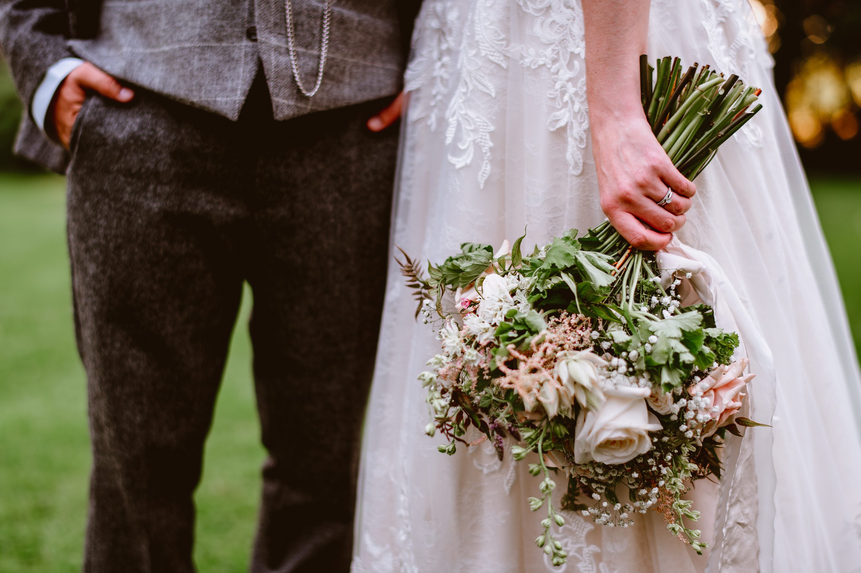 brdie and groom wedding photography,barn wedding venue