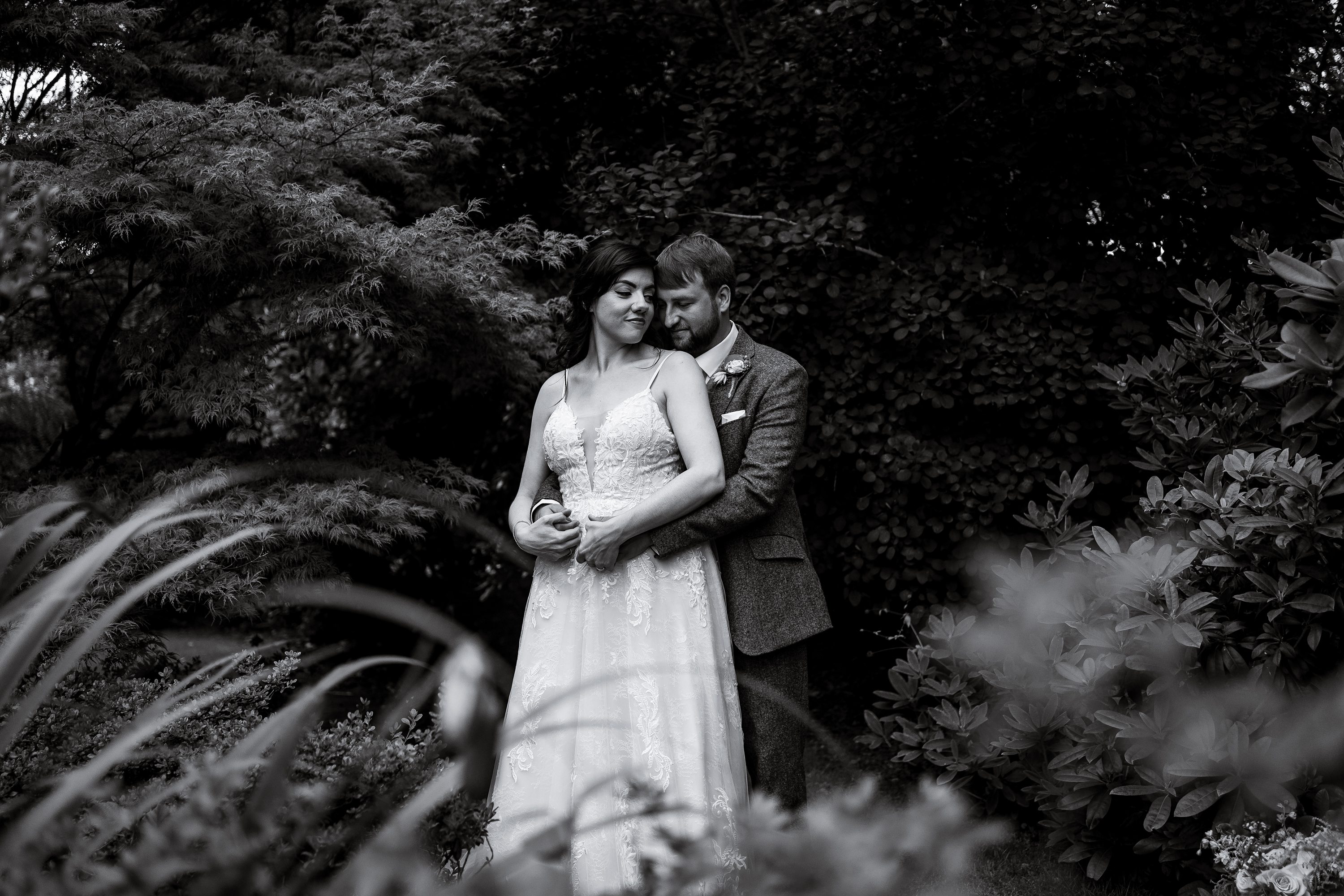 brdie and groom wedding photography,hampshire wedding photographer