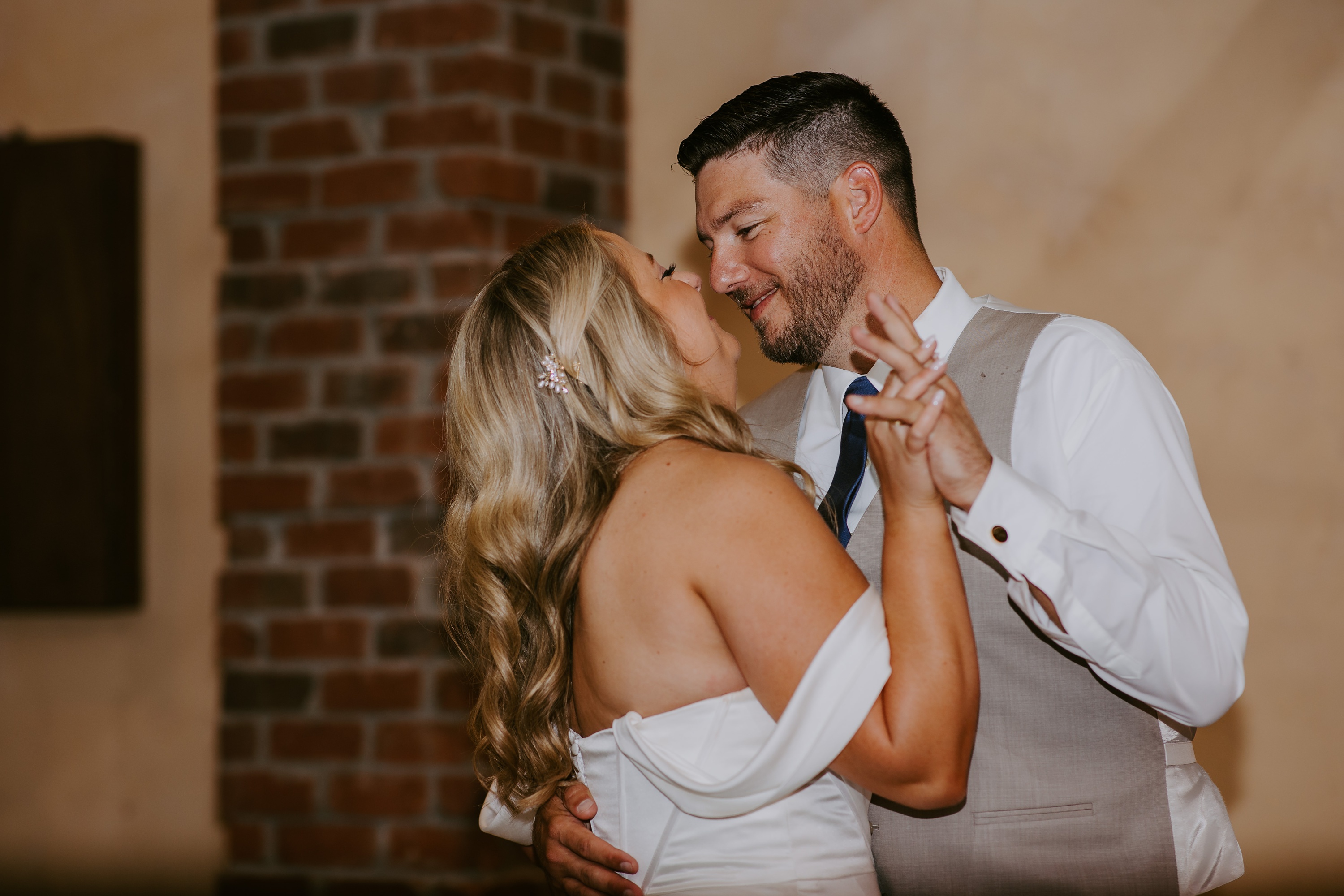 Luxury Cabin Wedding Asheville,Asheville Cabin Elopement,Luxury Mountain Cabin Elopement