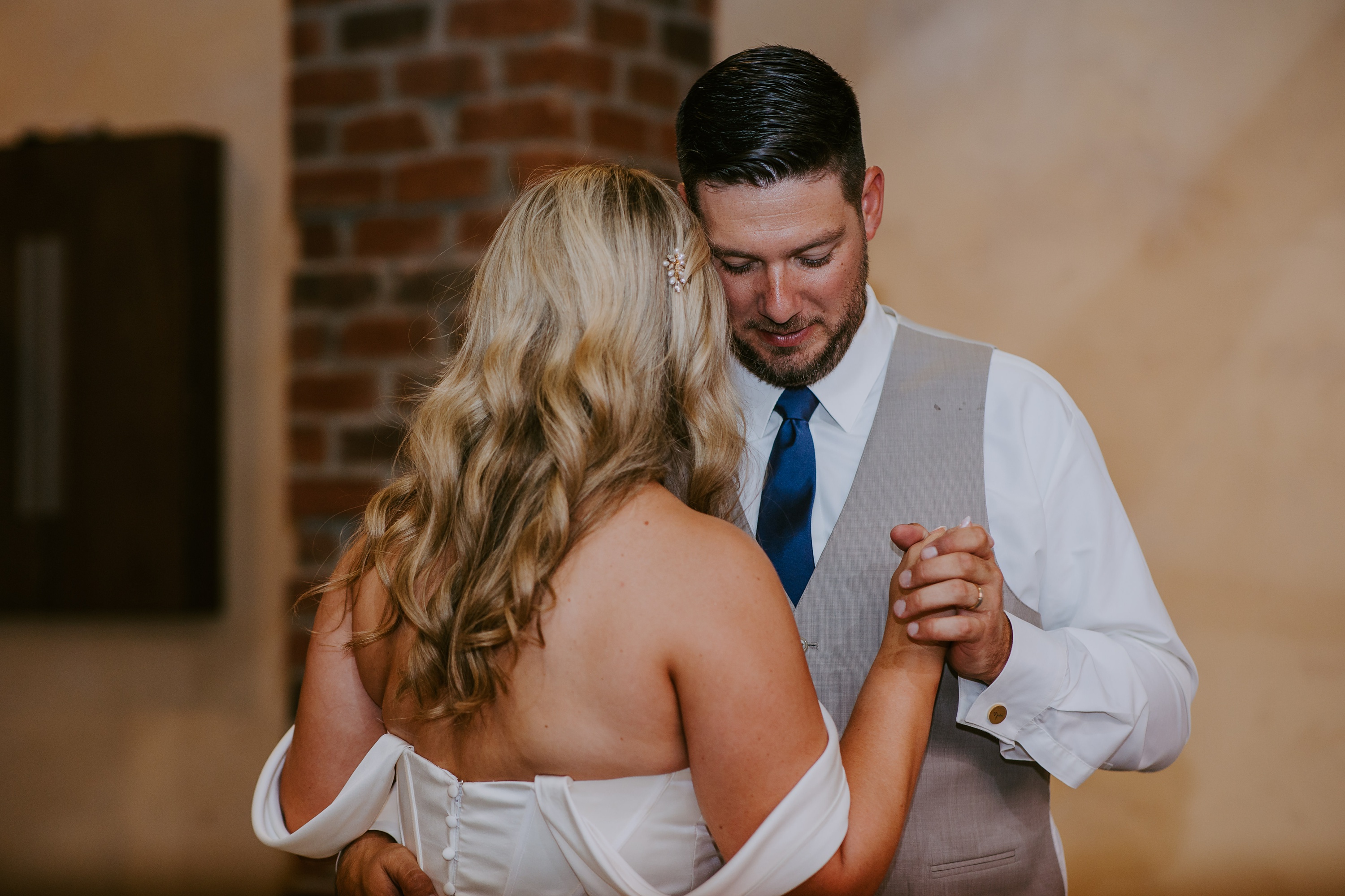 Luxury Cabin Wedding Asheville,Asheville Cabin Elopement,Luxury Mountain Cabin Elopement