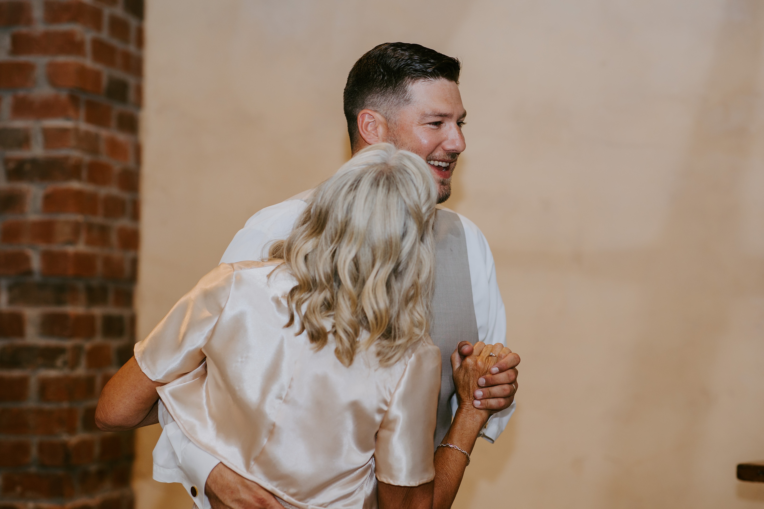 Luxury Cabin Wedding Asheville,Asheville Cabin Elopement,Luxury Mountain Cabin Elopement