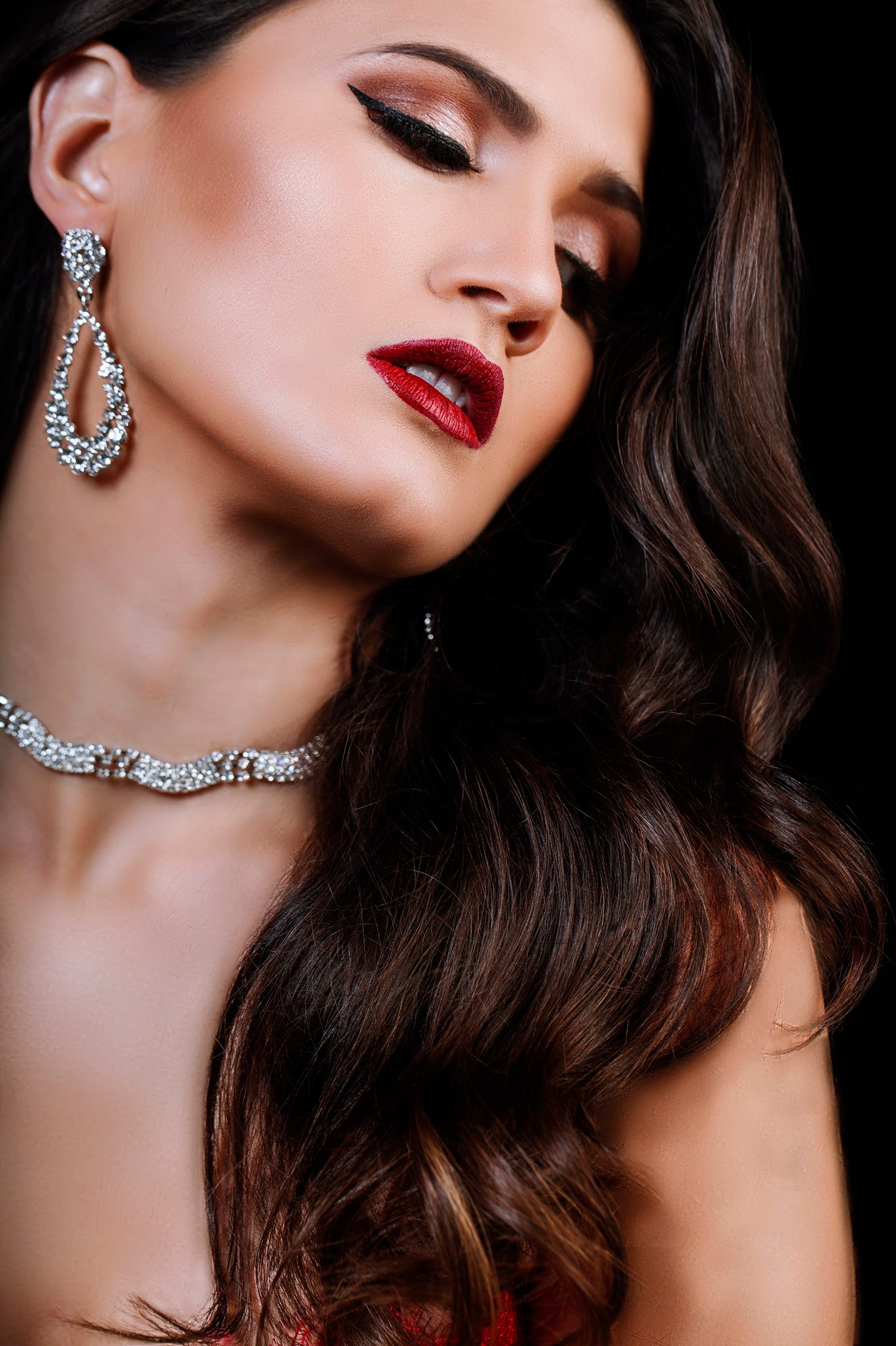 jewelry,diamonds,glam,glamorous,glam boudoir,mprofessional makeup,sultry