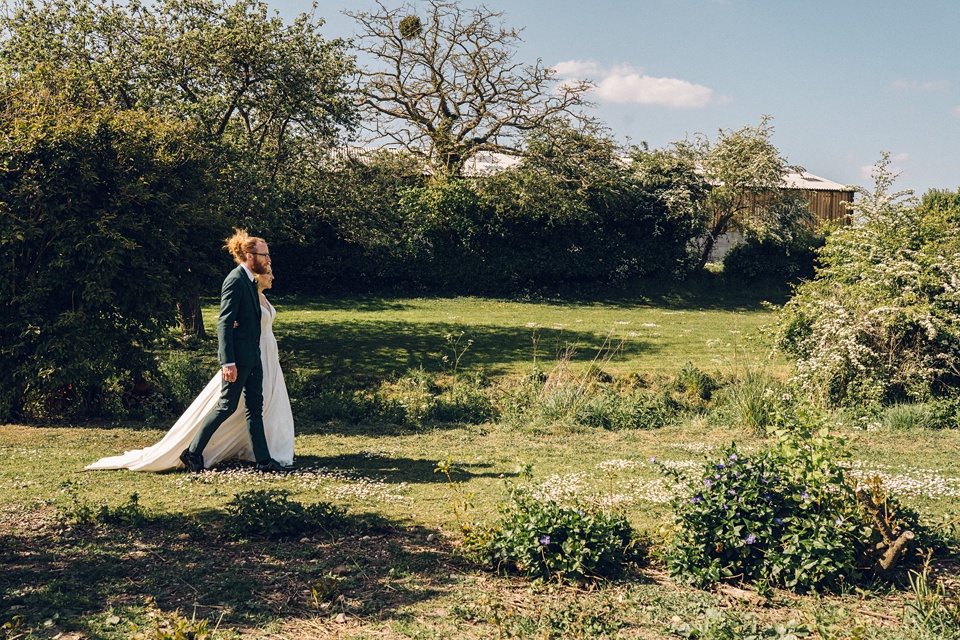 Colourful woodland wedding,Colourful wedding photographer