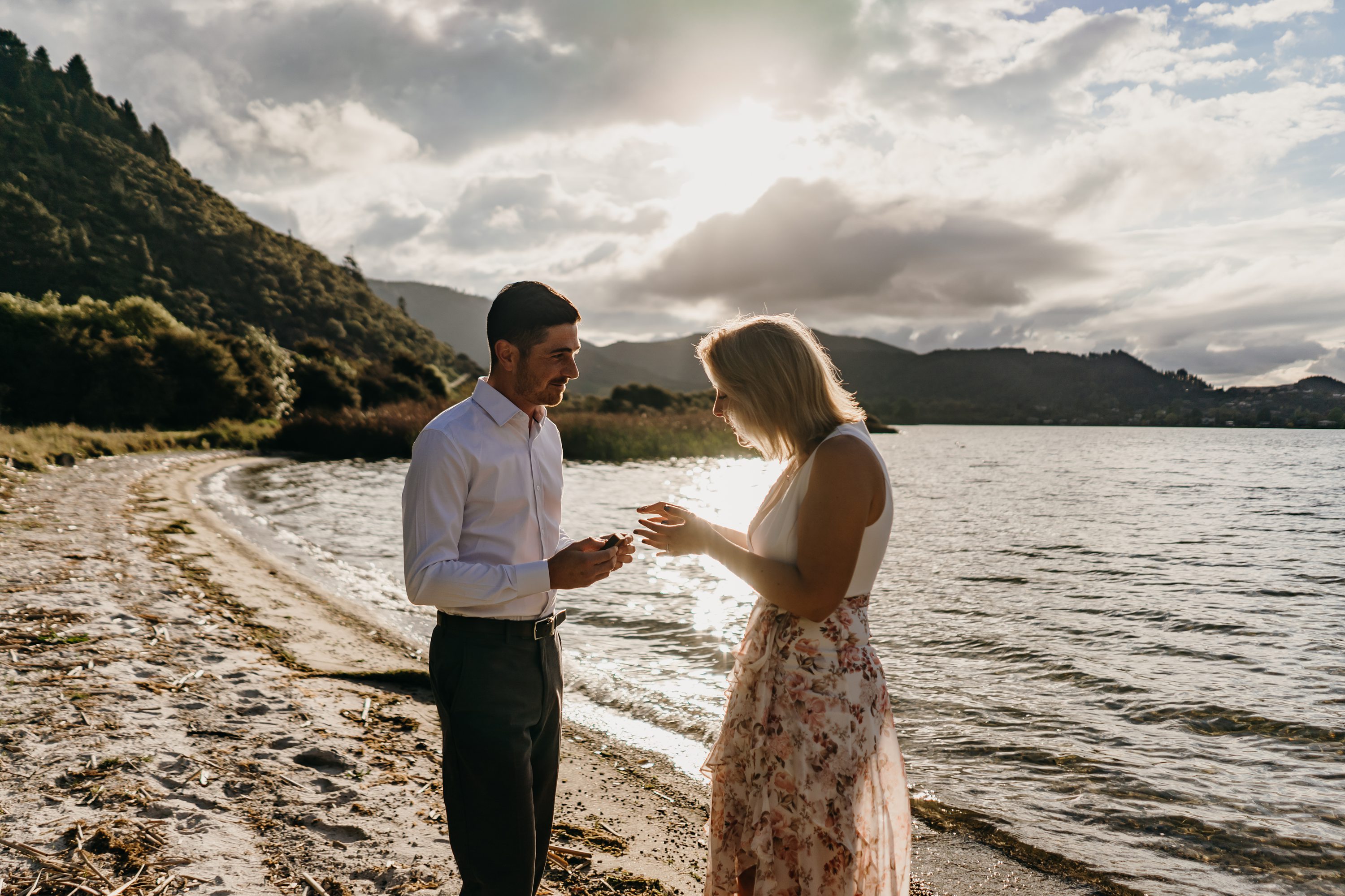 Lakeside Engagement,Rotorua Engagement Phtographer