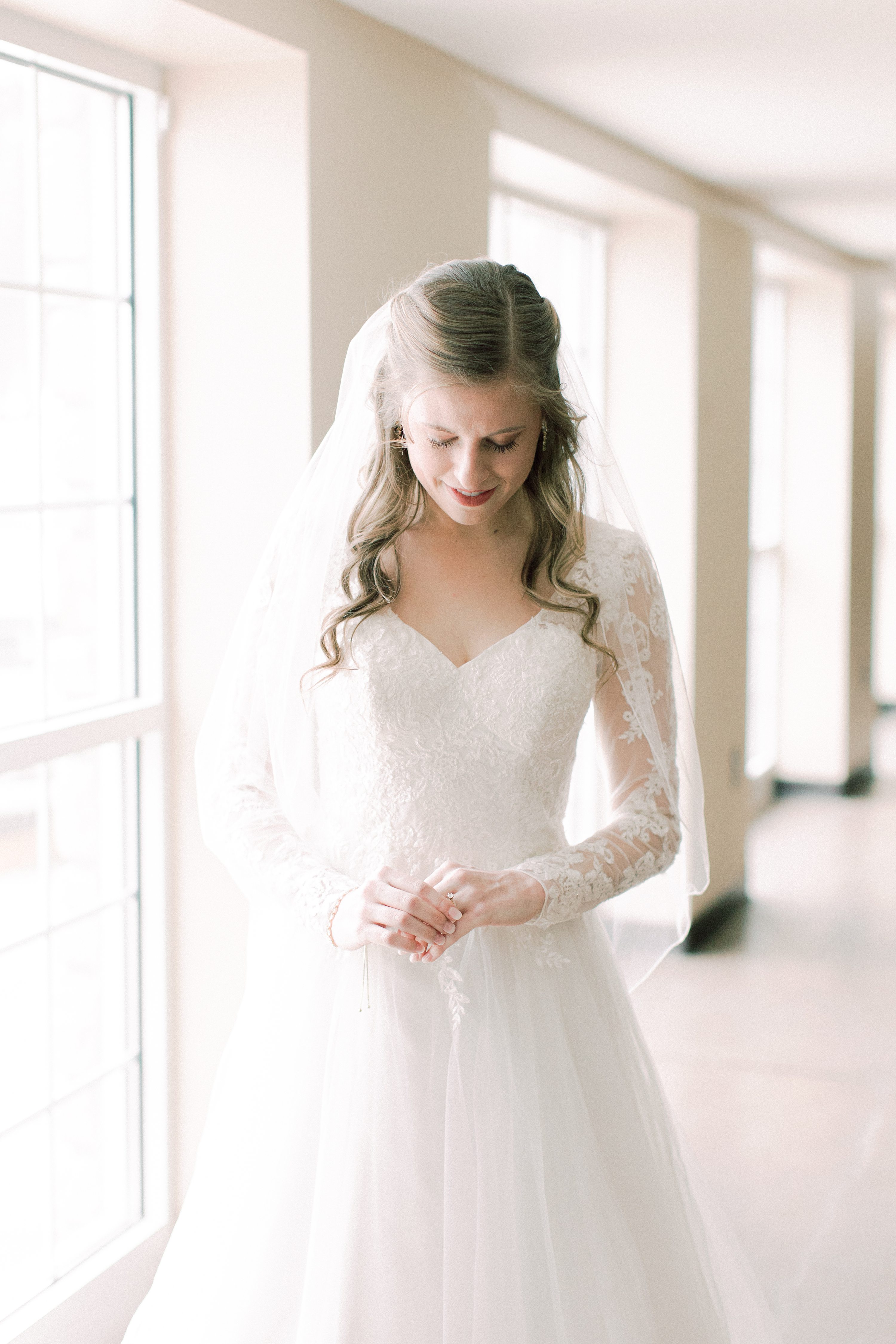 Winter bride,Winter wedding,Iowa Winter Wedding,Iowa wedding,Ames Wedding