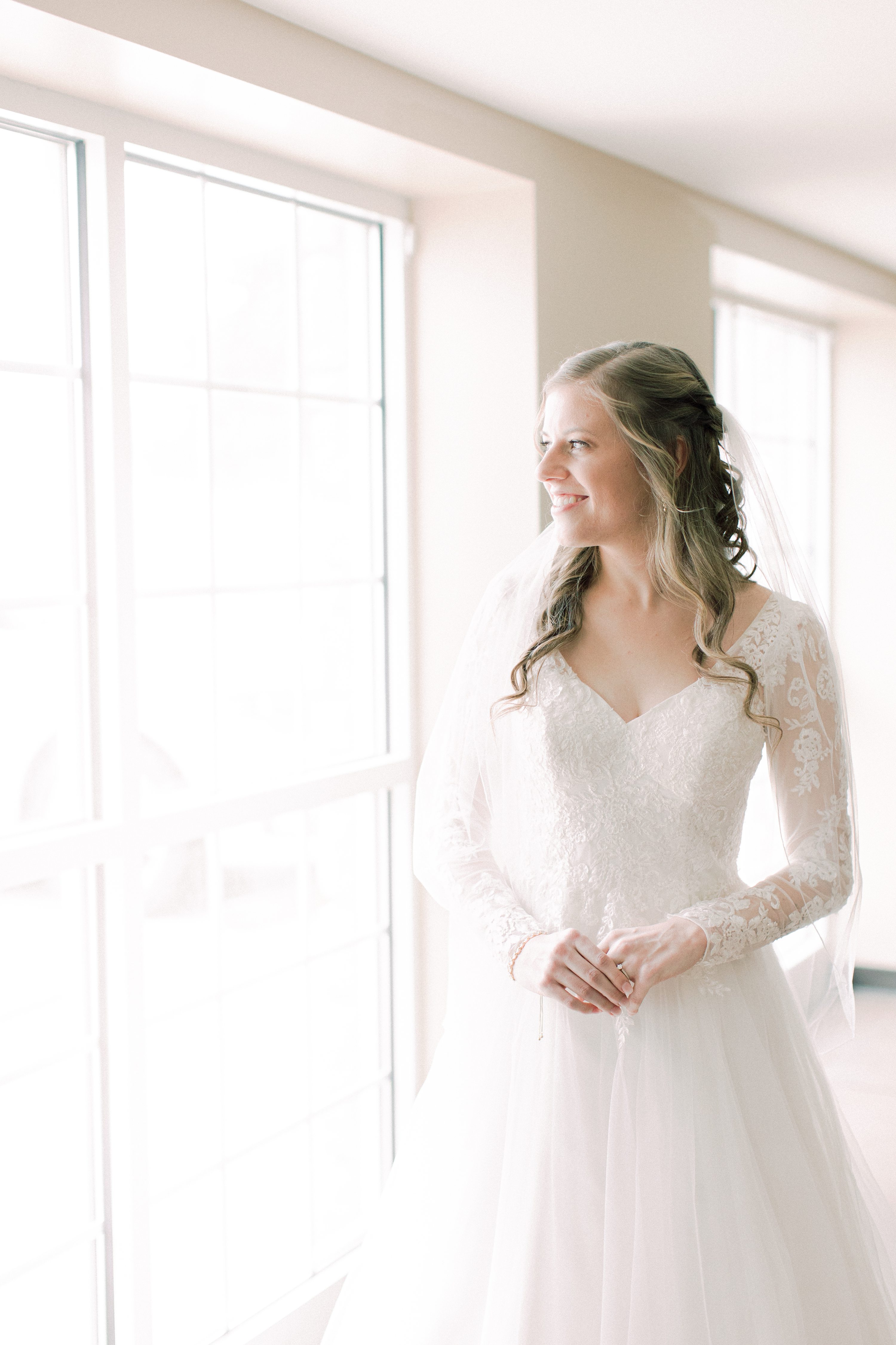 Winter bride,Winter wedding,Iowa Winter Wedding,Iowa wedding,Ames Wedding