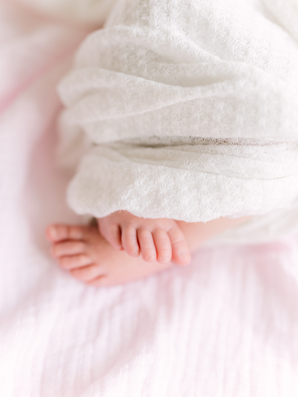 Example Shoot Title Tag at-home newborn photos,young family newborn portraits