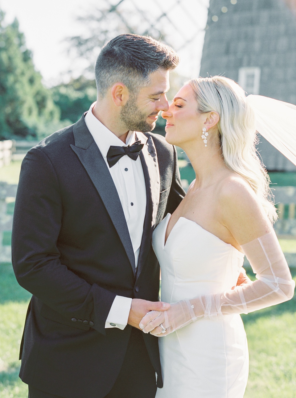 mismatching bridesmaids,VIneyard