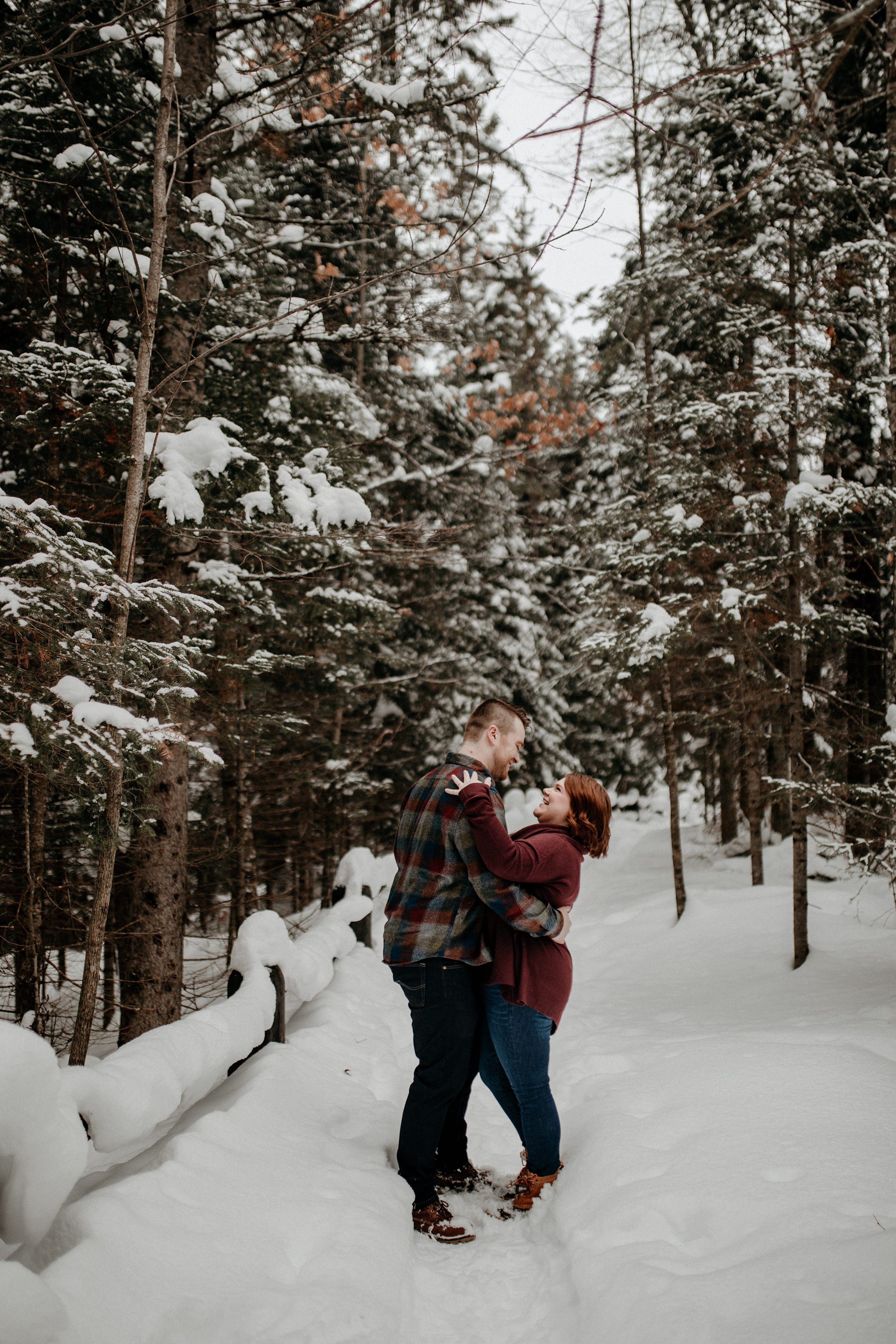 snowy outdoor engagement session,couples photos outdoor,cute couples photos,copper falls state park,copper falls state park engagement session,candid engagement session,winter couples photos,winter engagement session