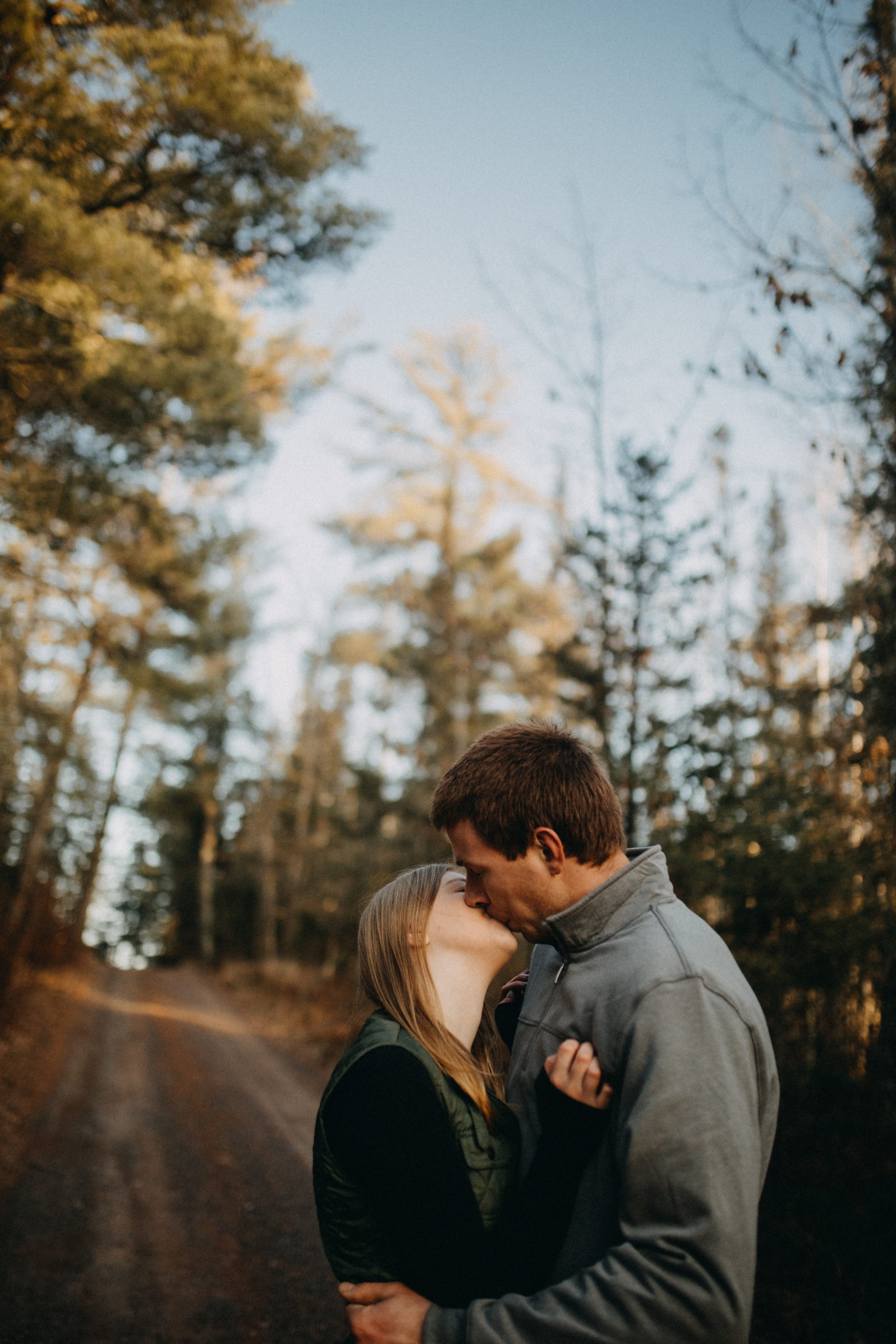 outdoor engagement session,woodsy engagement session,brule engagement sessio,n