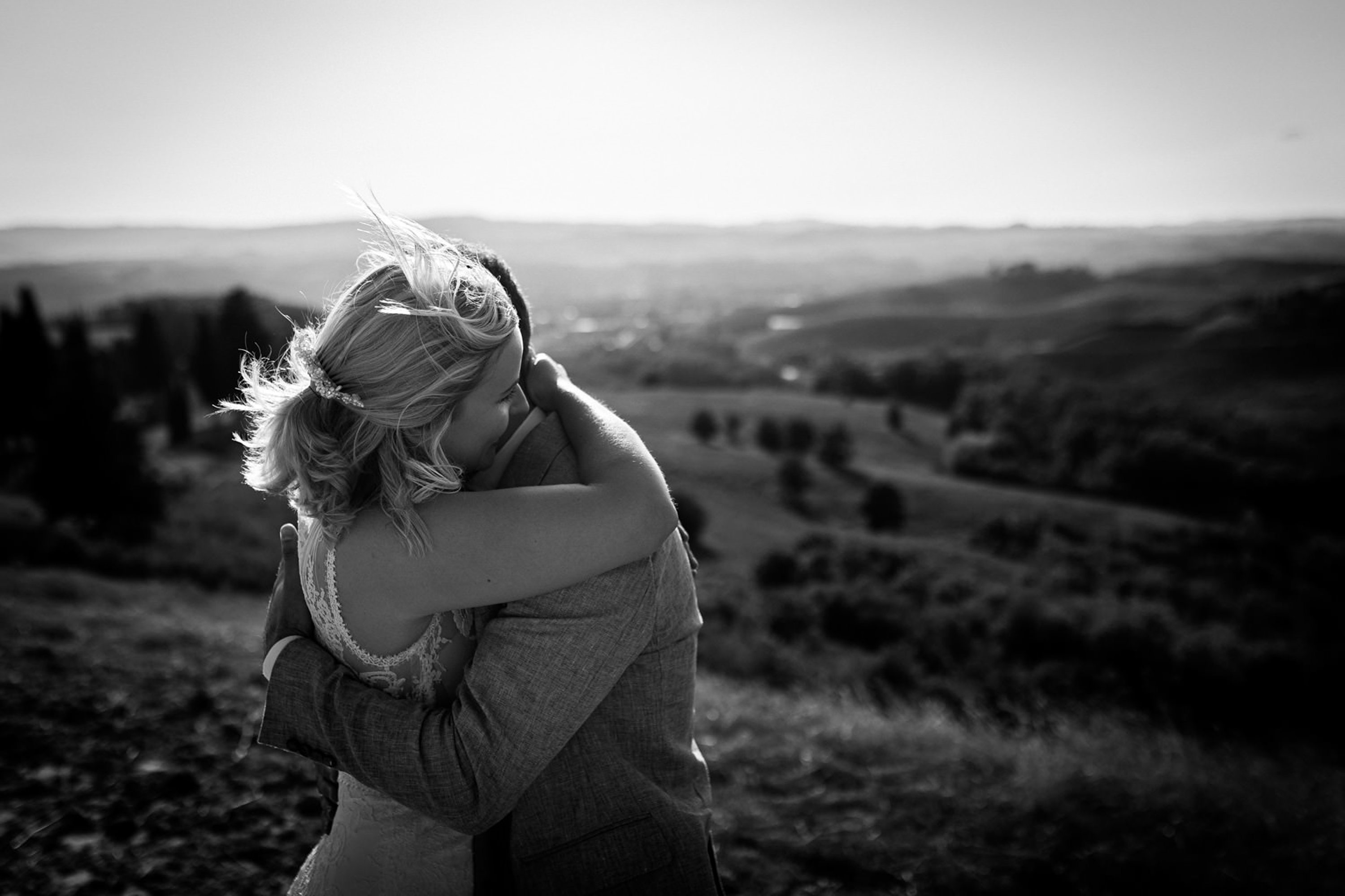 Wedding couple photos in the Tuscan countryside,Photoshoot for couples in the Tuscan countryside