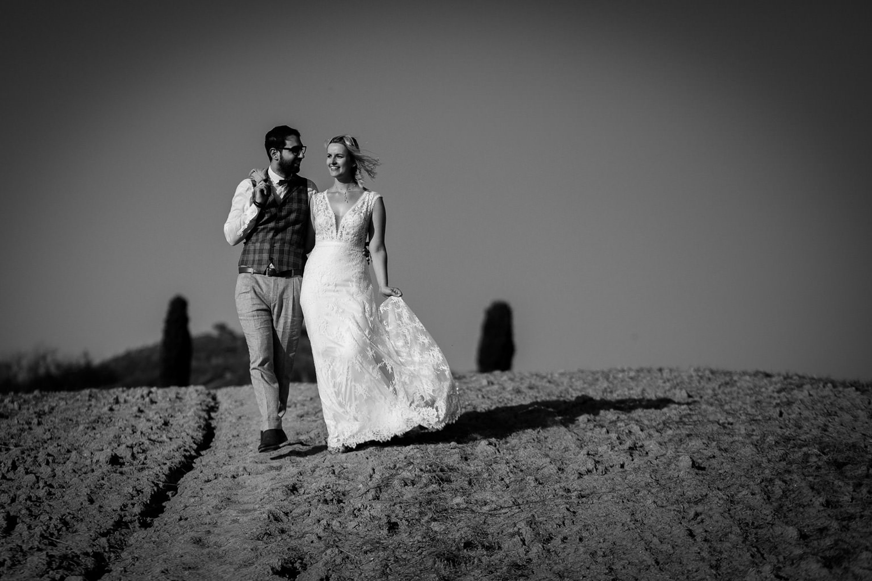 Wedding couple photos in the Tuscan countryside,Photoshoot for couples in the Tuscan countryside