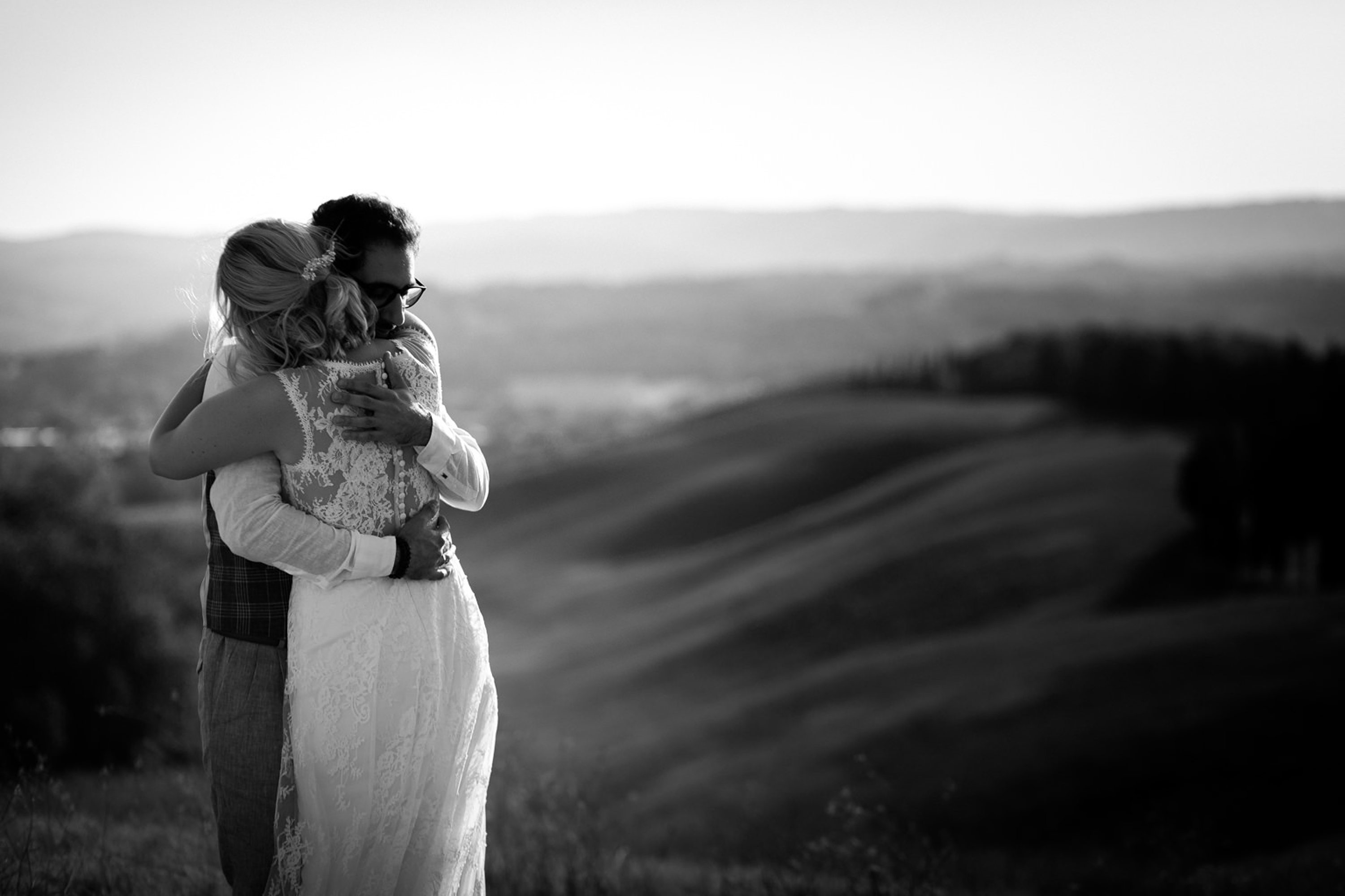 Wedding couple photos in the Tuscan countryside,Photoshoot for couples in the Tuscan countryside
