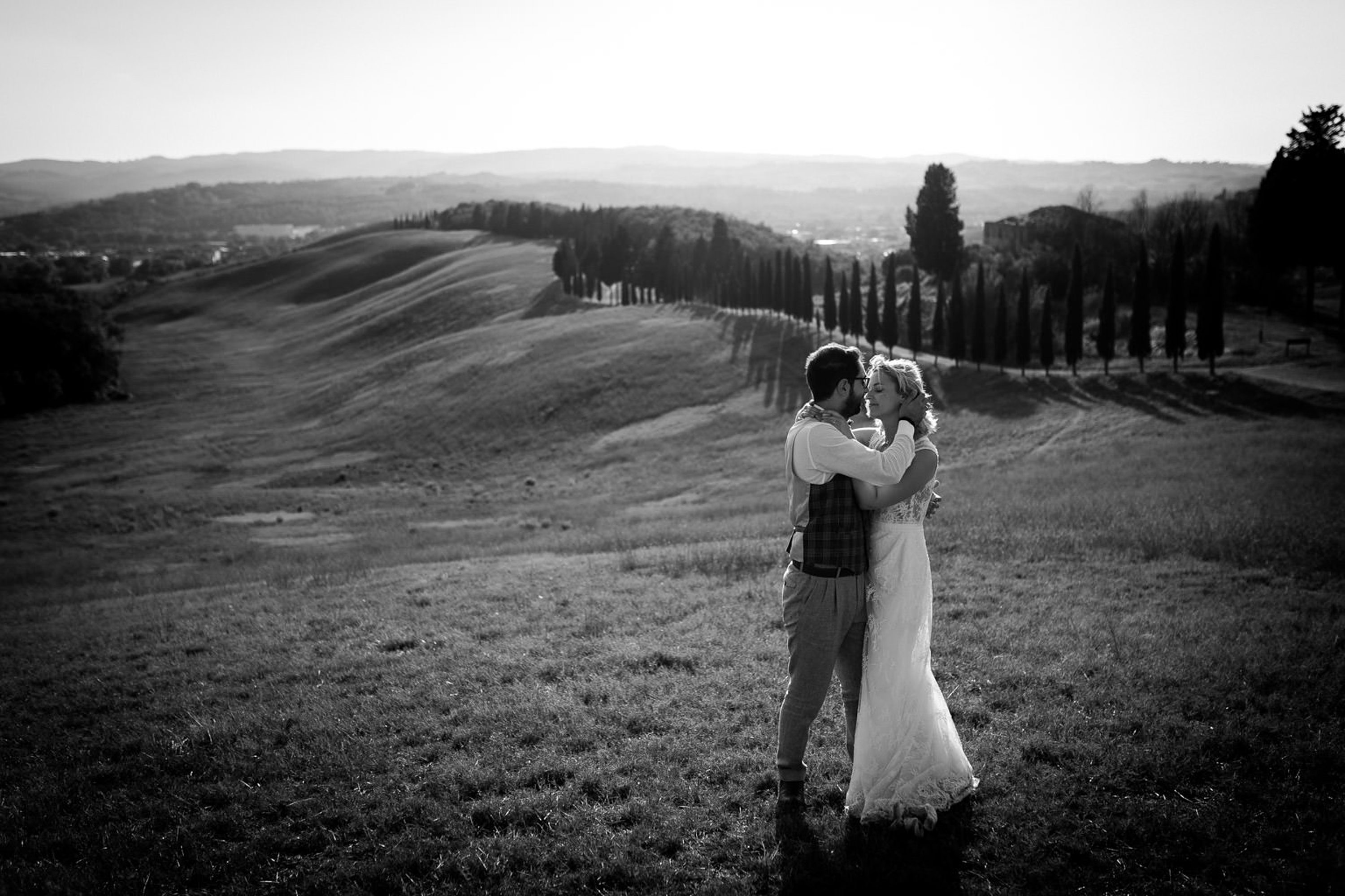 Wedding couple photos in the Tuscan countryside,Photoshoot for couples in the Tuscan countryside