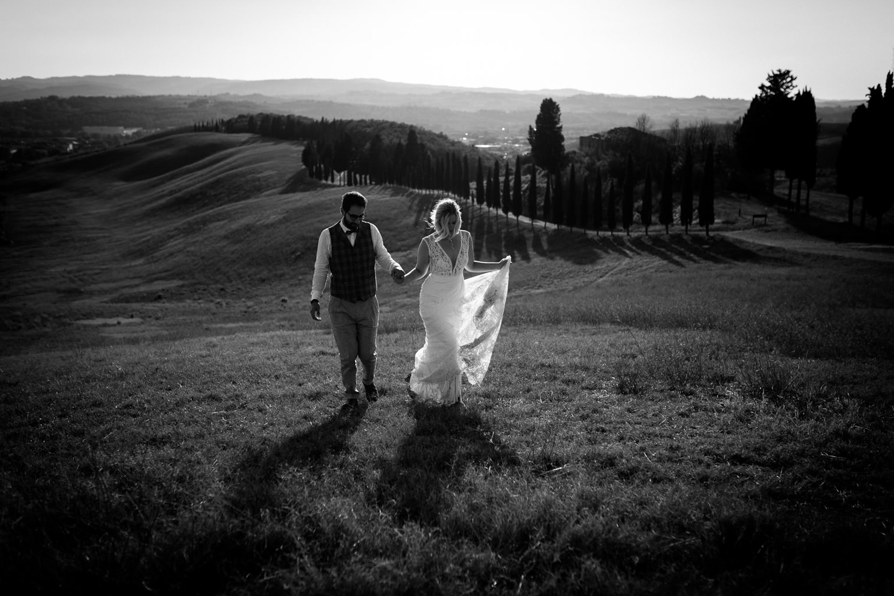 Wedding couple photos in the Tuscan countryside,Photoshoot for couples in the Tuscan countryside