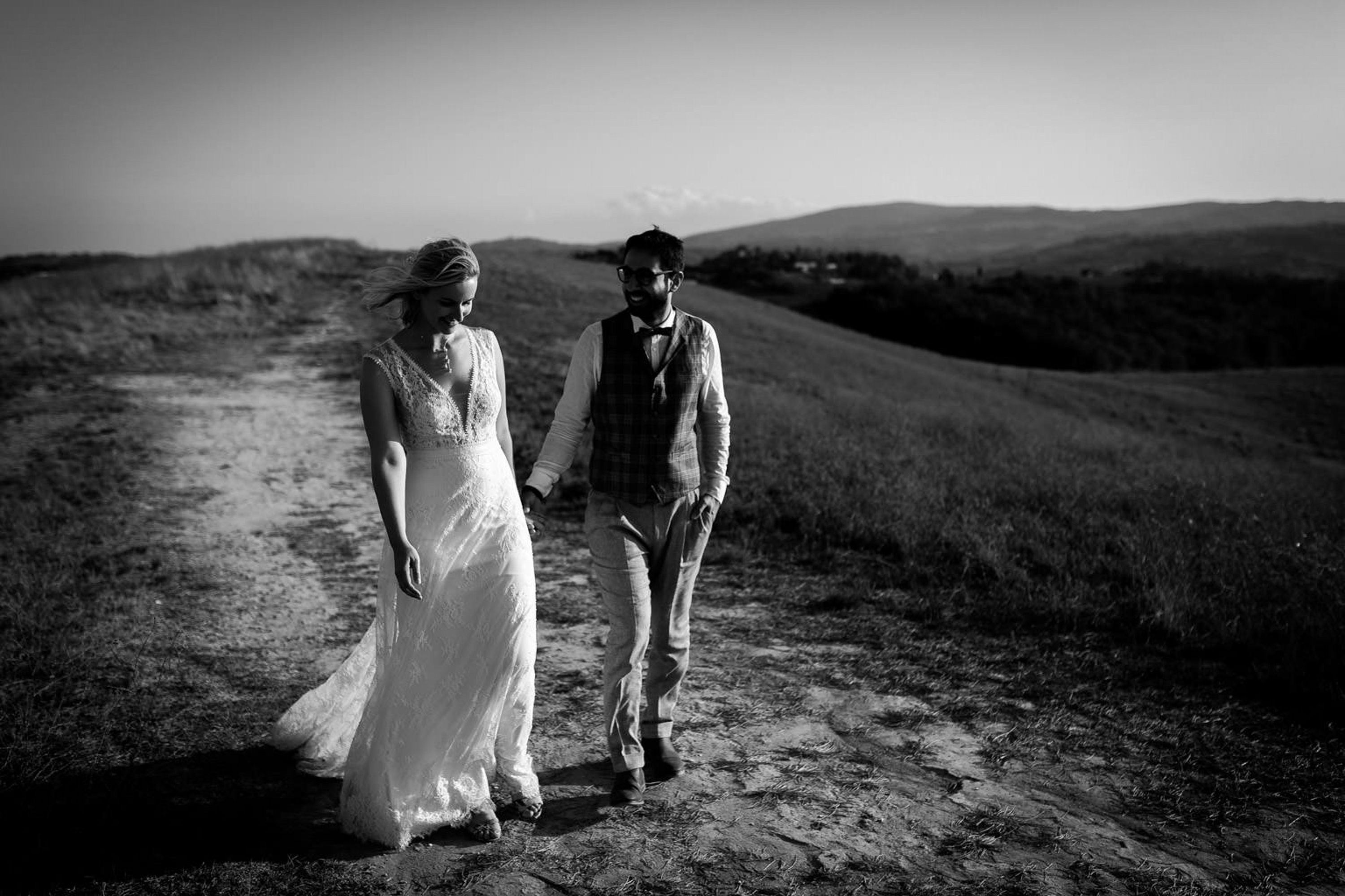 Wedding couple photos in the Tuscan countryside,Photoshoot for couples in the Tuscan countryside